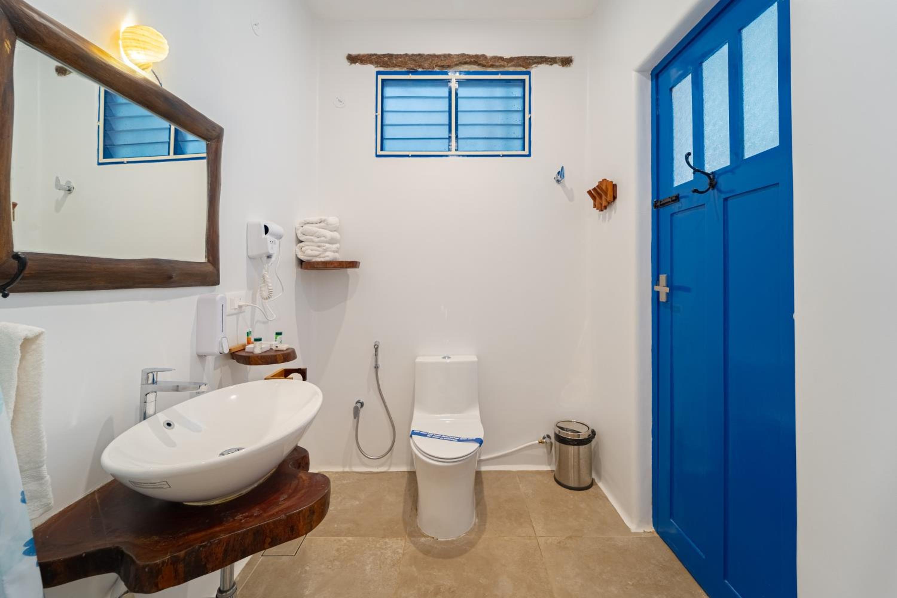 Double Room with Pool View - Photo 5