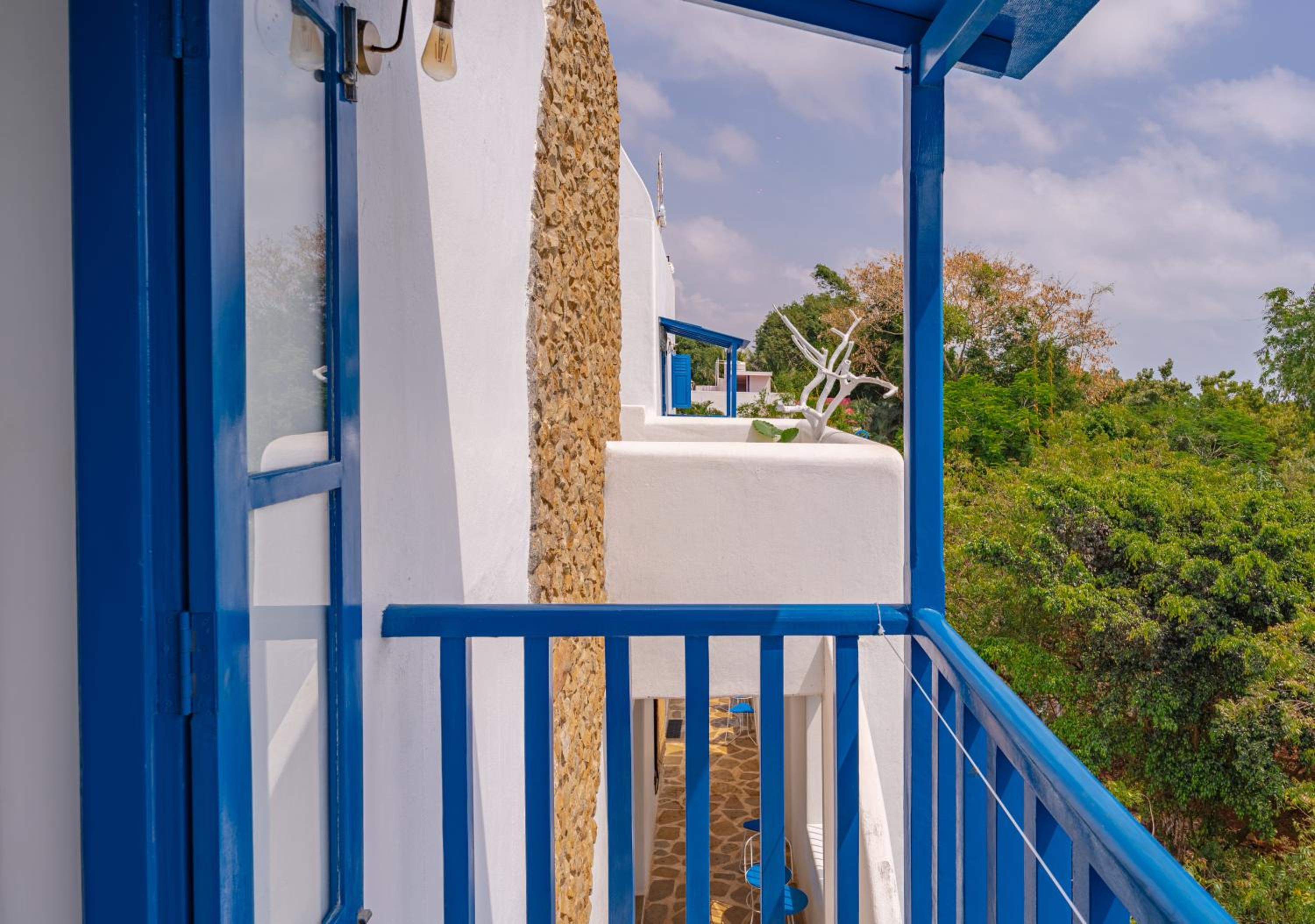 Double Room with Pool View - Photo 15