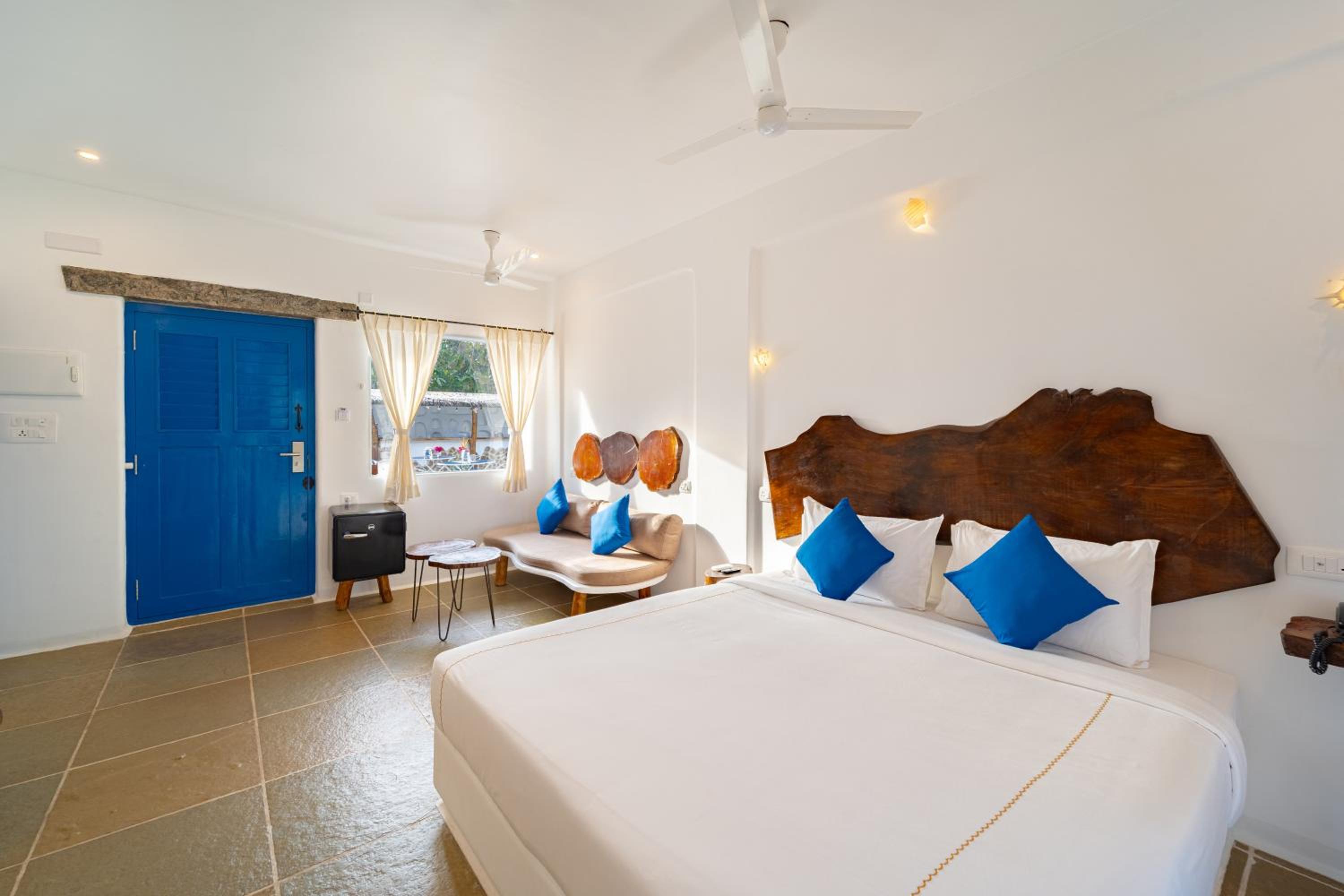 Double Room with Pool View - Photo 2