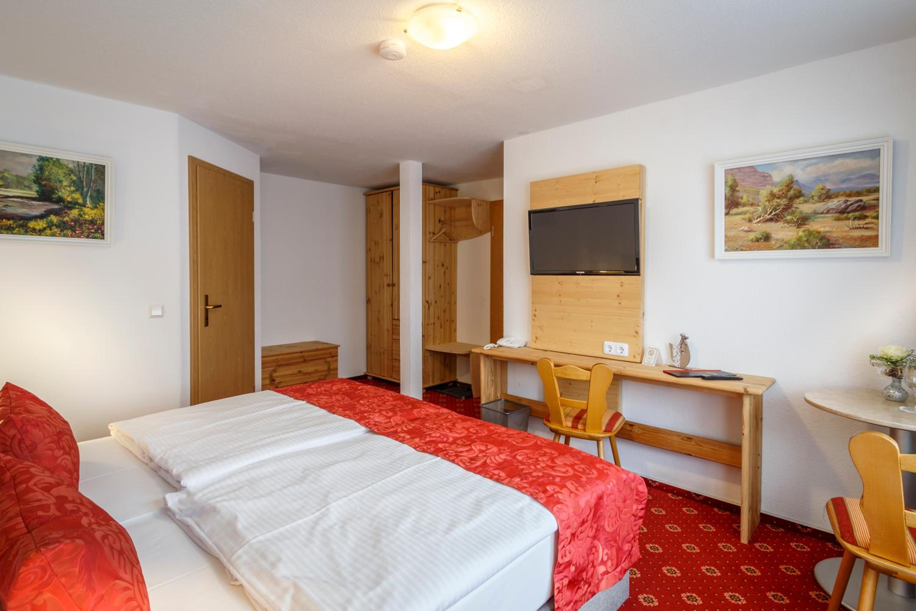 Premium Double Room with Balcony/Terrace, Panoramic or Garden View  - Photo 8