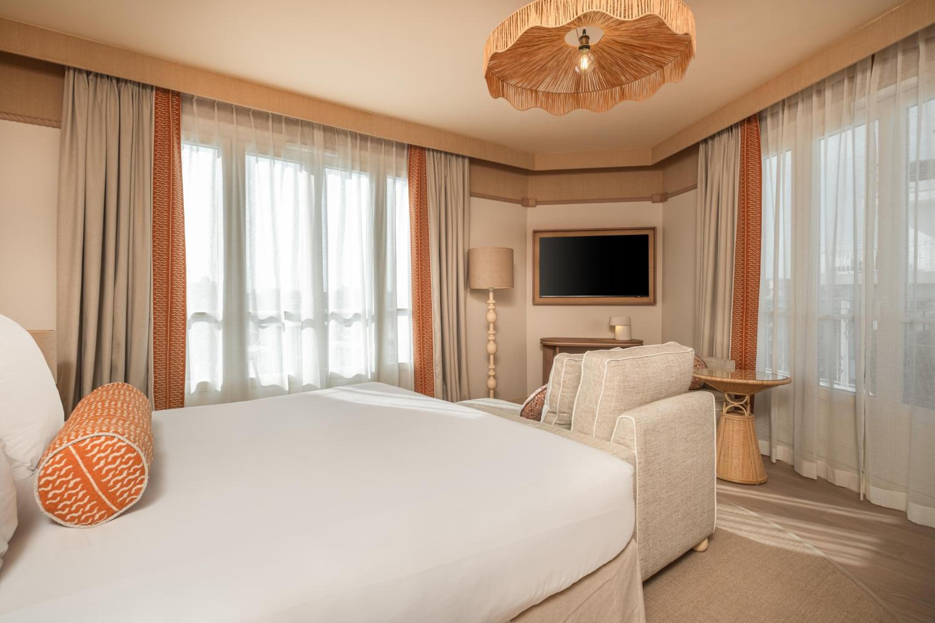 Suite - Photo 2