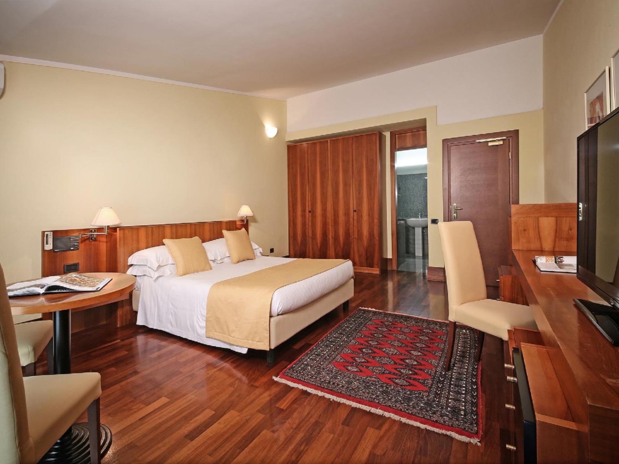 Prestige Double Room with Balcony and Lake View - Photo 4