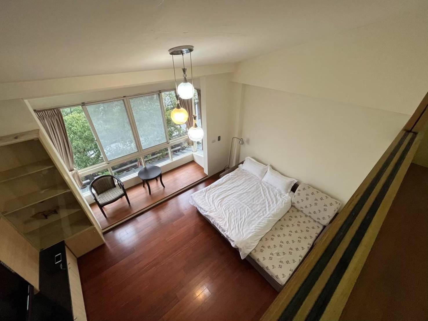 Family Room with Mountain View photo 1