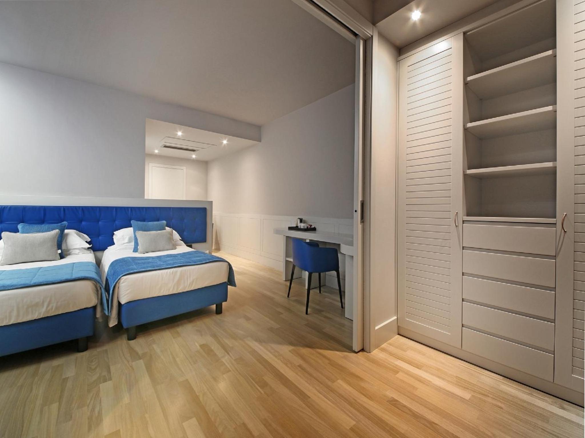 Junior Suite with Balcony and Lake View - Photo 2