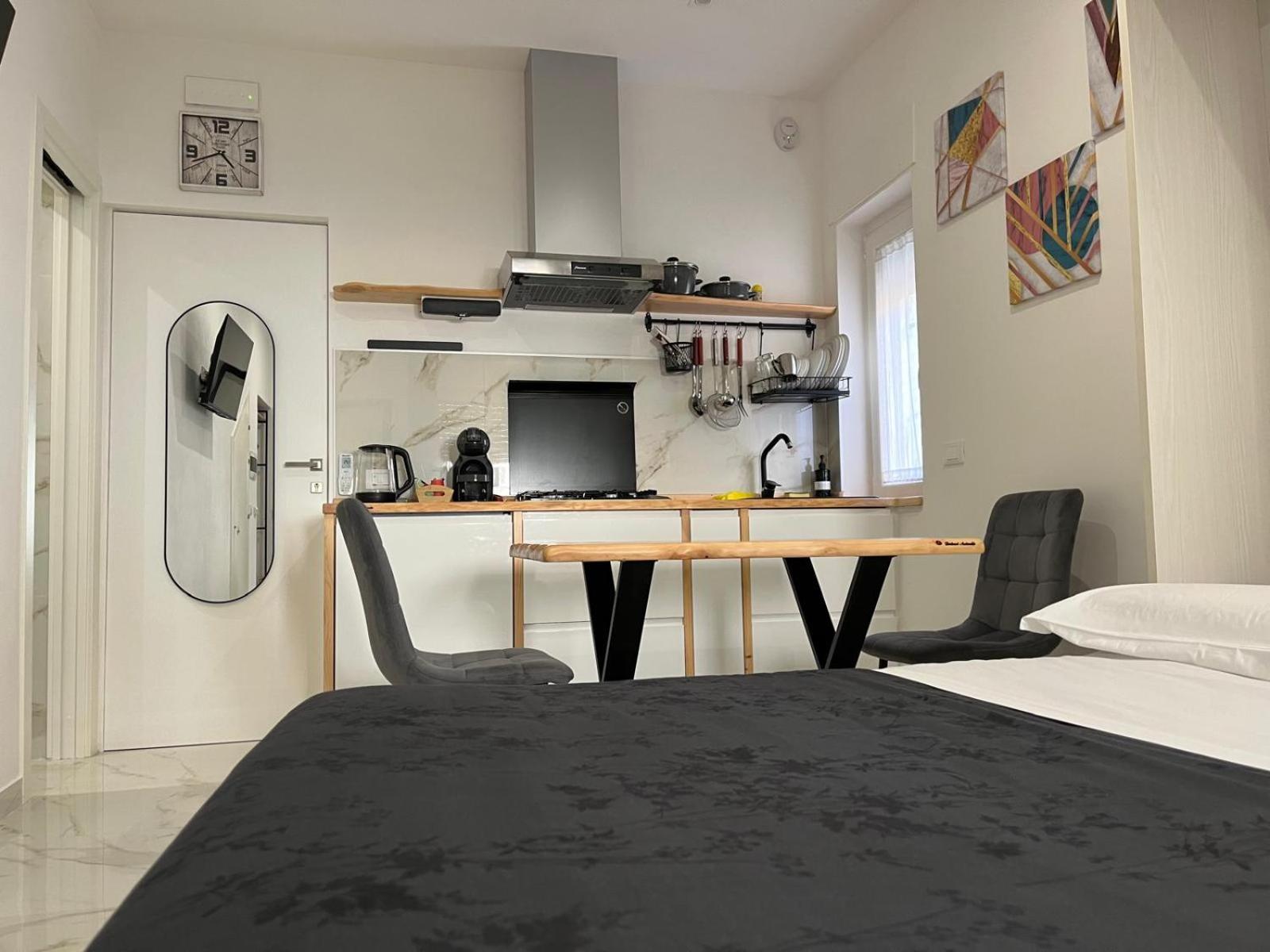 Deluxe Studio
