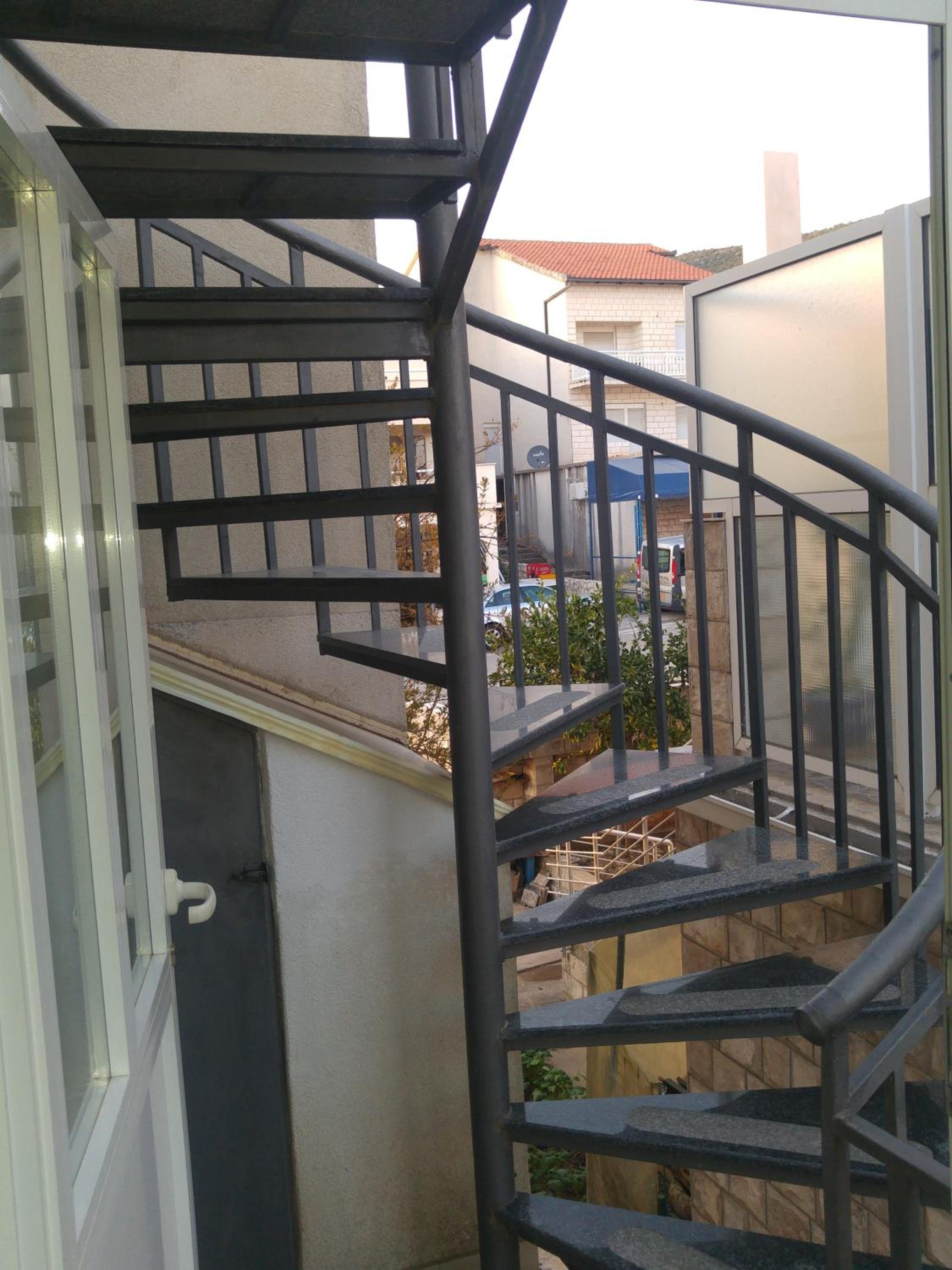 Comfort One-Bedroom Apartment with Balcony photo 2