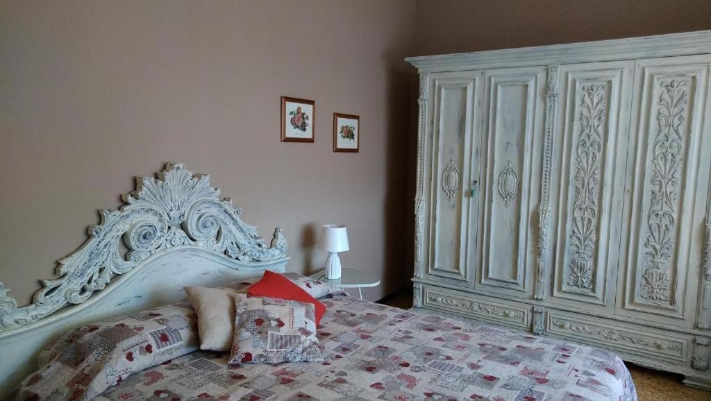 Standard Double Room with Shared Bathroom