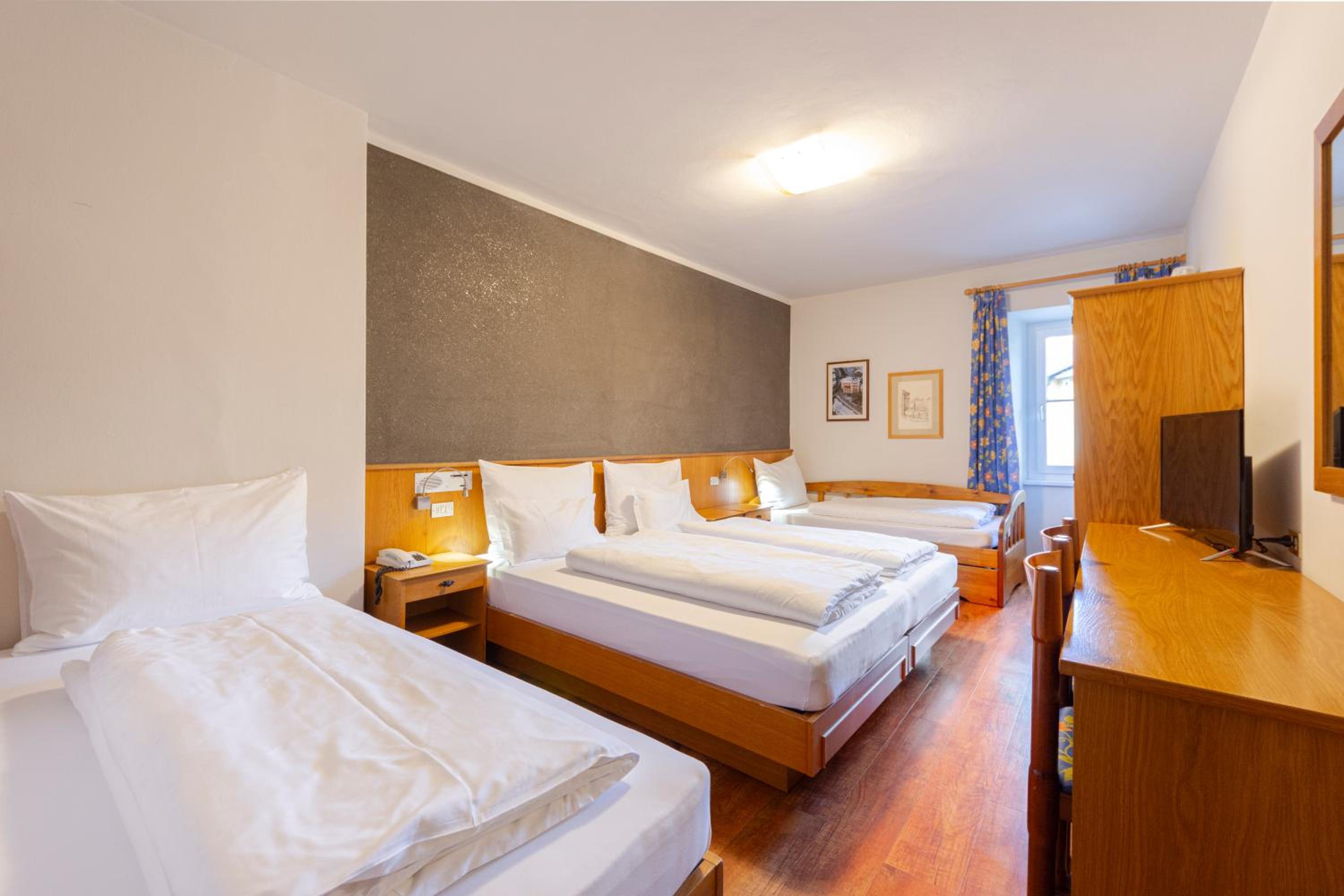Superior Quadruple Room photo 3