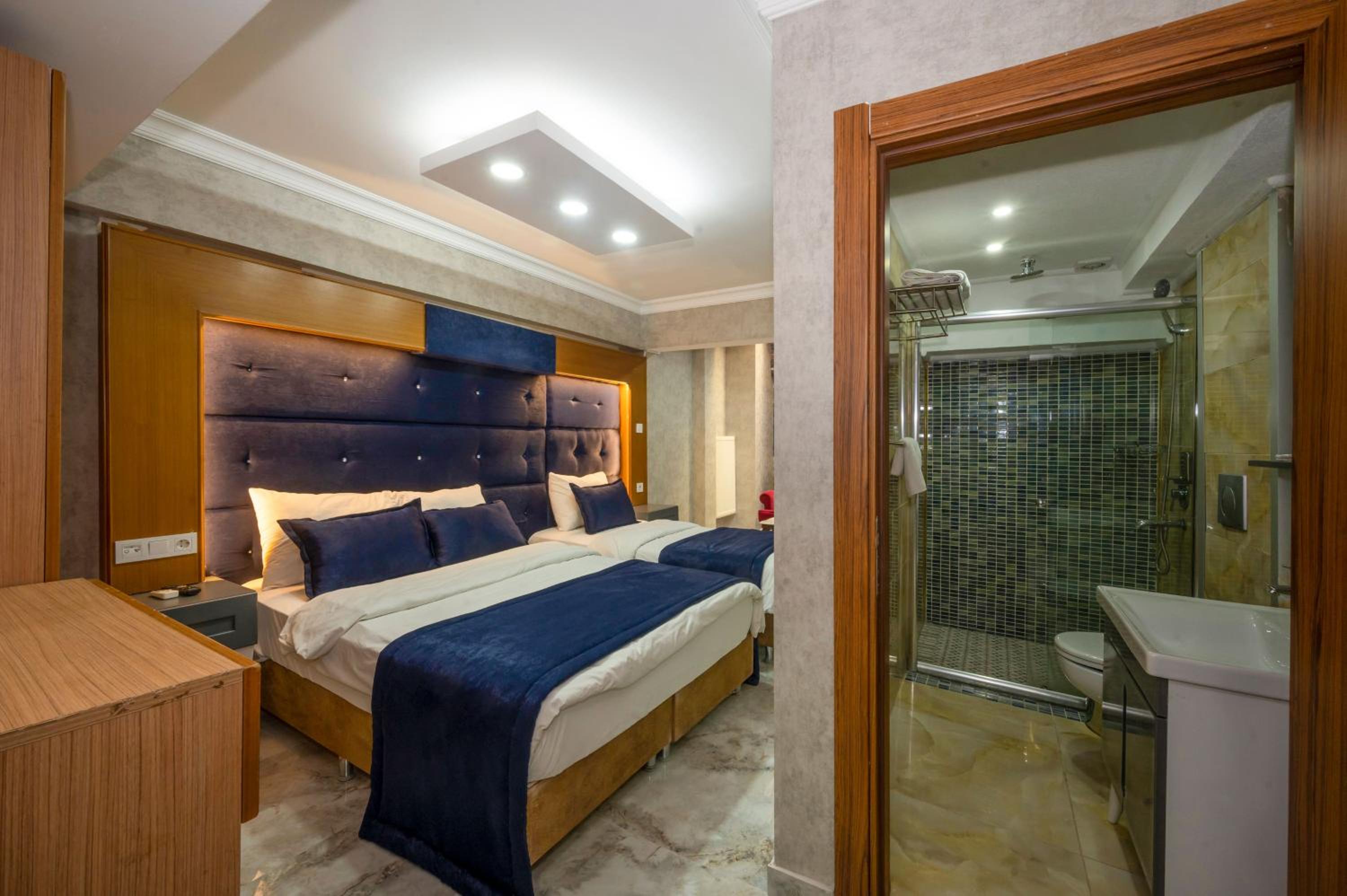 Standard Triple Room photo 2