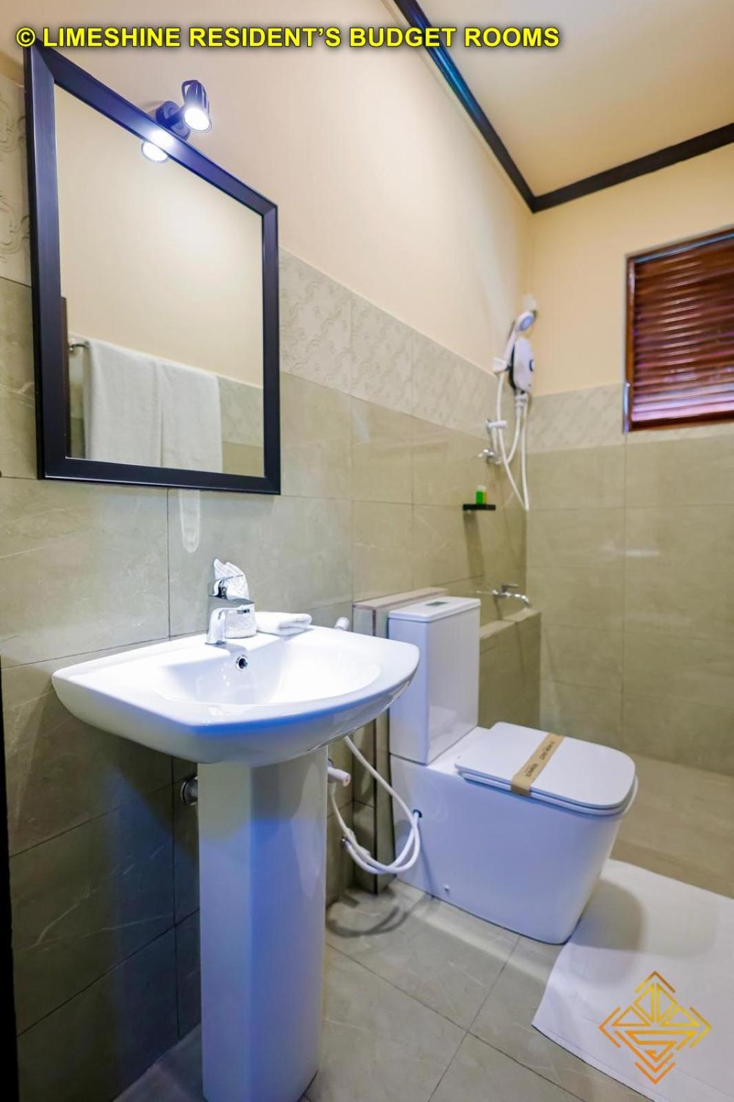 Budget Double Room - Photo 30