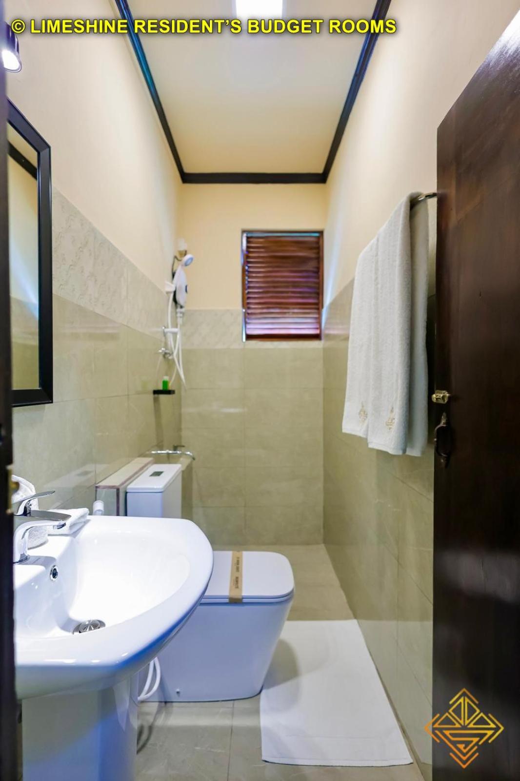 Budget Double Room - Photo 15