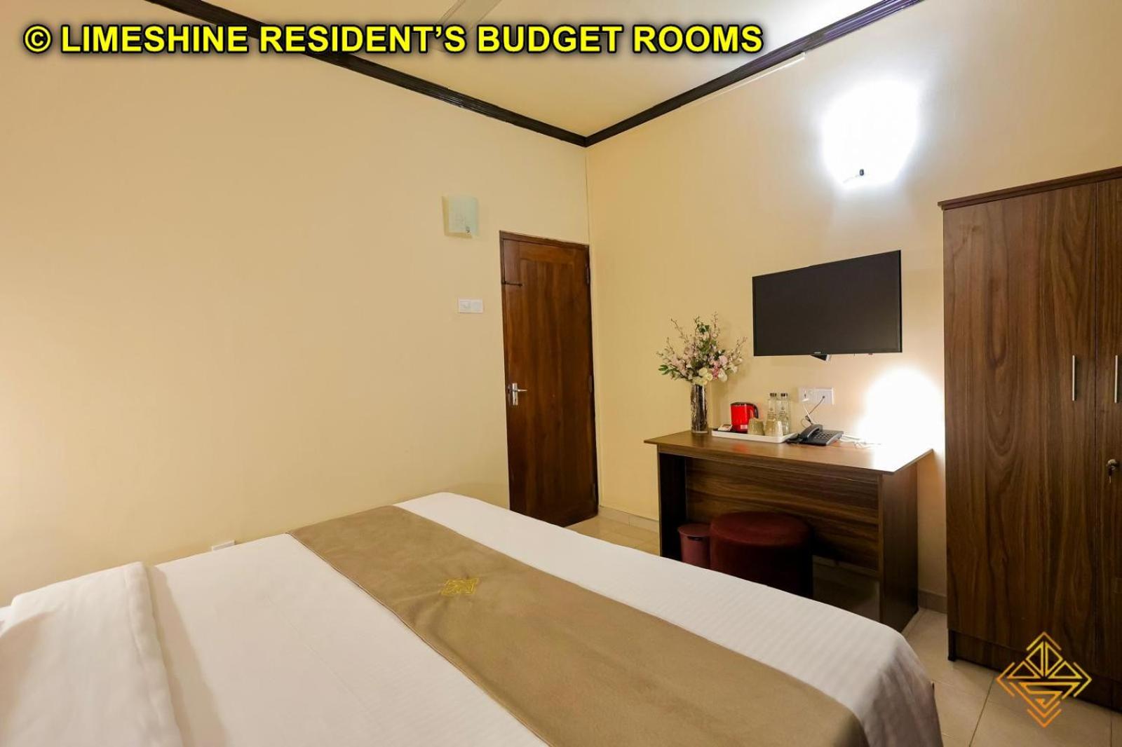 Budget Double Room - Photo 16