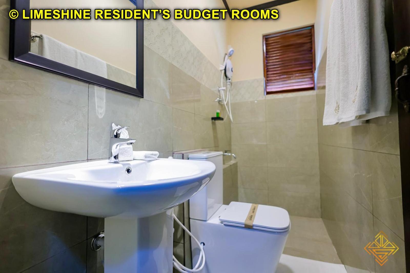 Budget Double Room - Photo 9