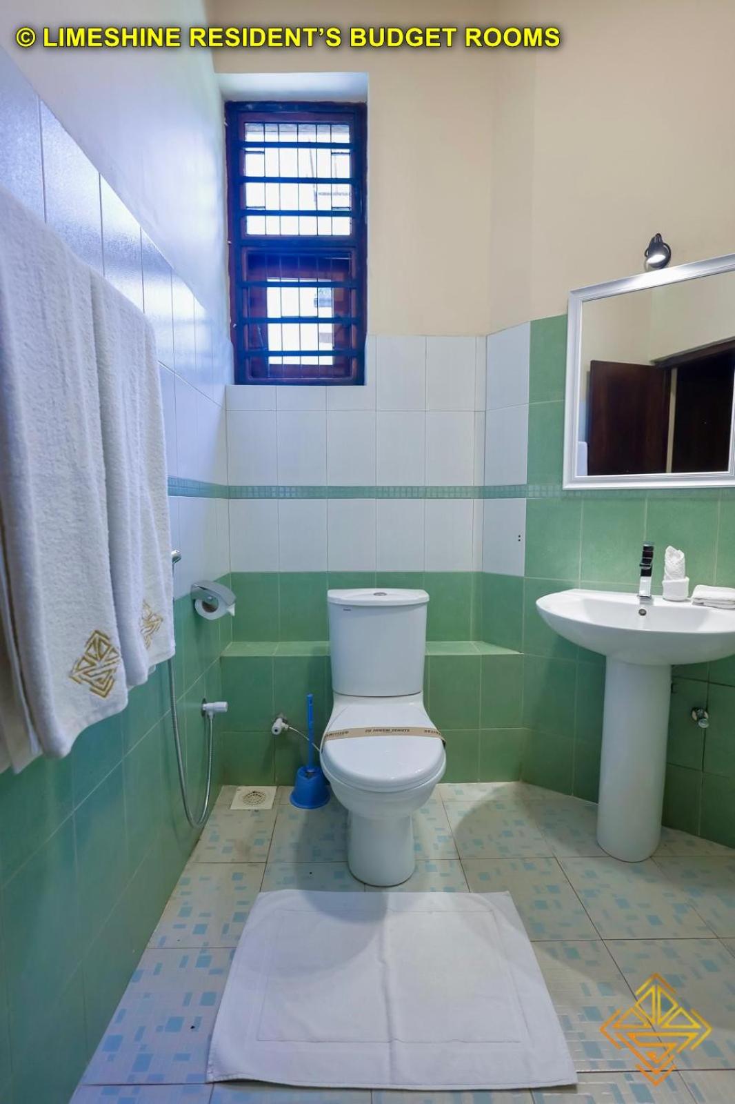 Budget Double Room - Photo 25