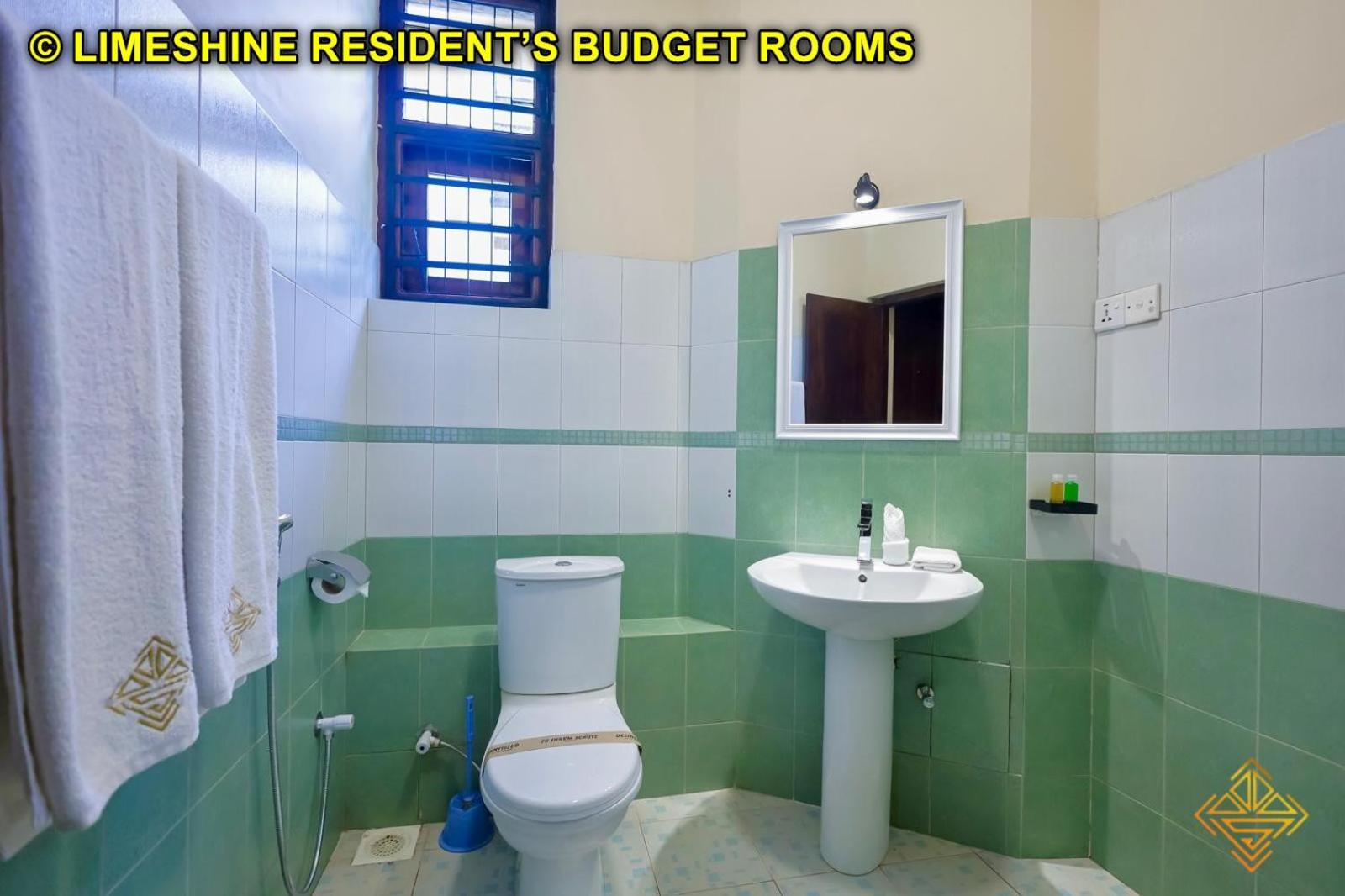 Budget Double Room - Photo 26