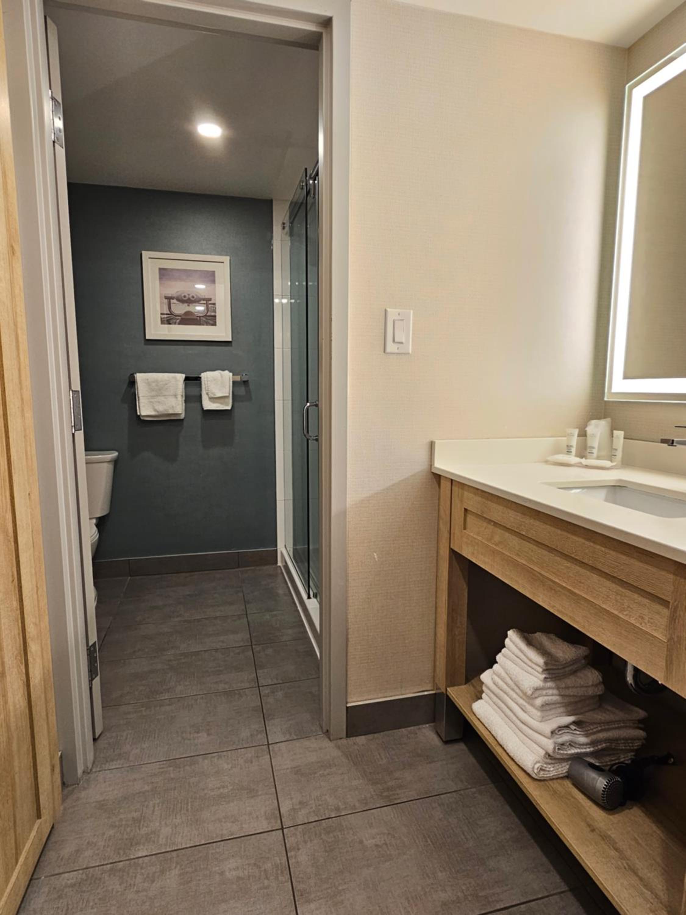 Cityview Deluxe Guest room, 2 Queen Beds & Sofa Bed