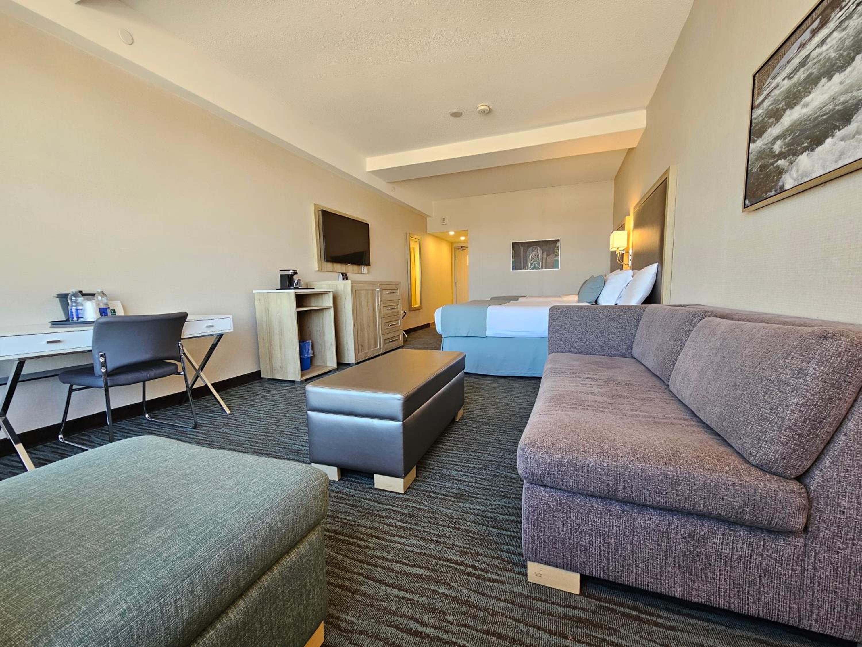 Cityview Jr Suite Guest room, 2 Queen Beds & Sofa Bed photo 1