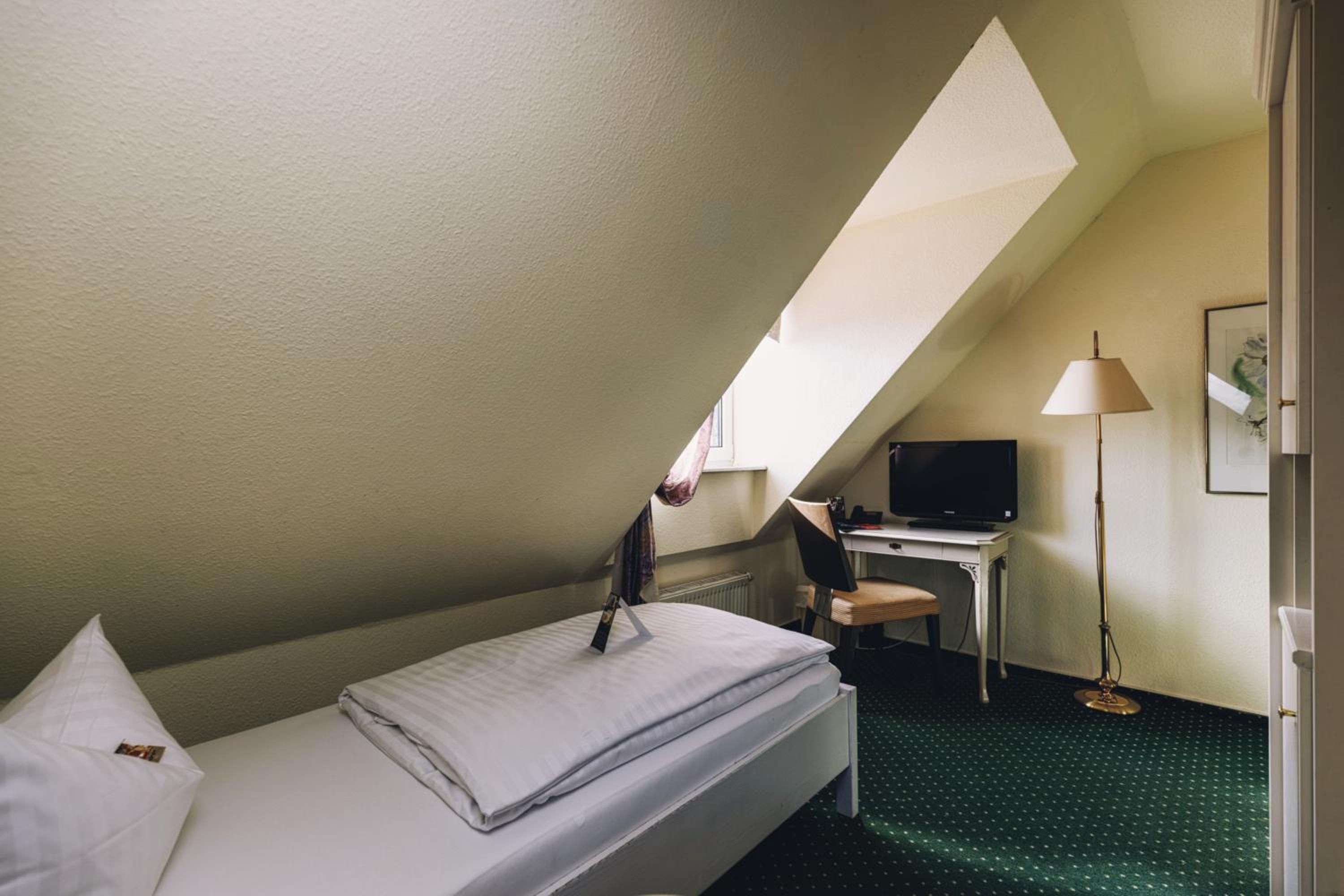 Single Room photo 2