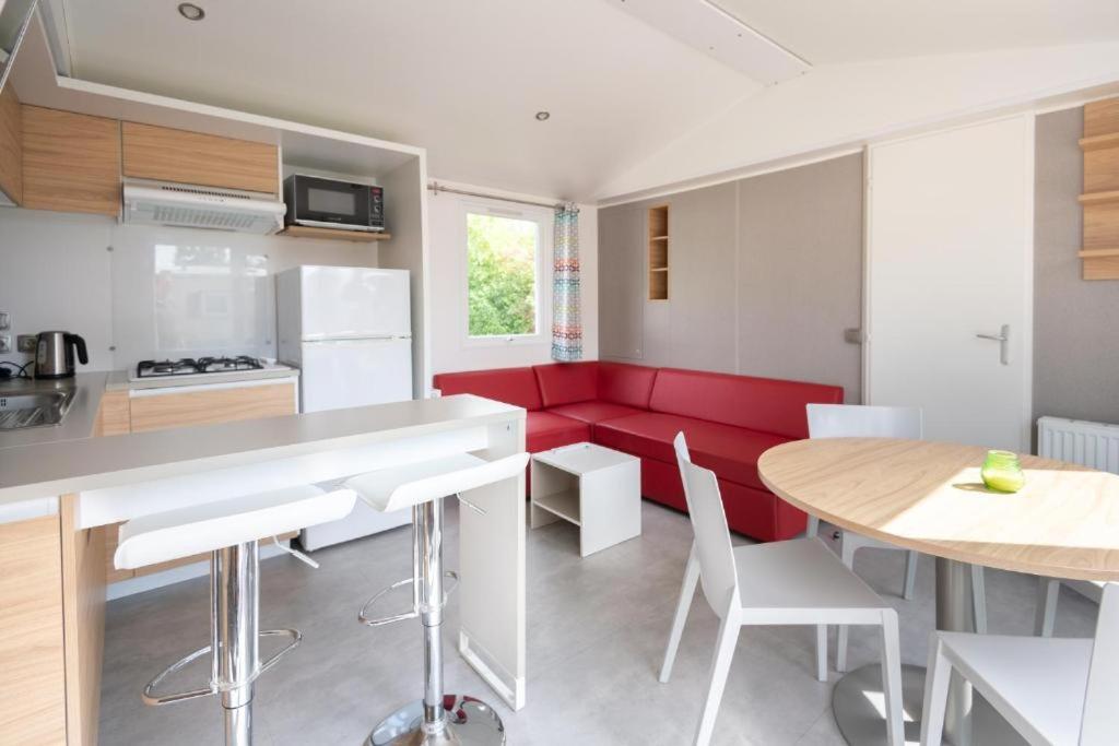 Mobile Home photo 3