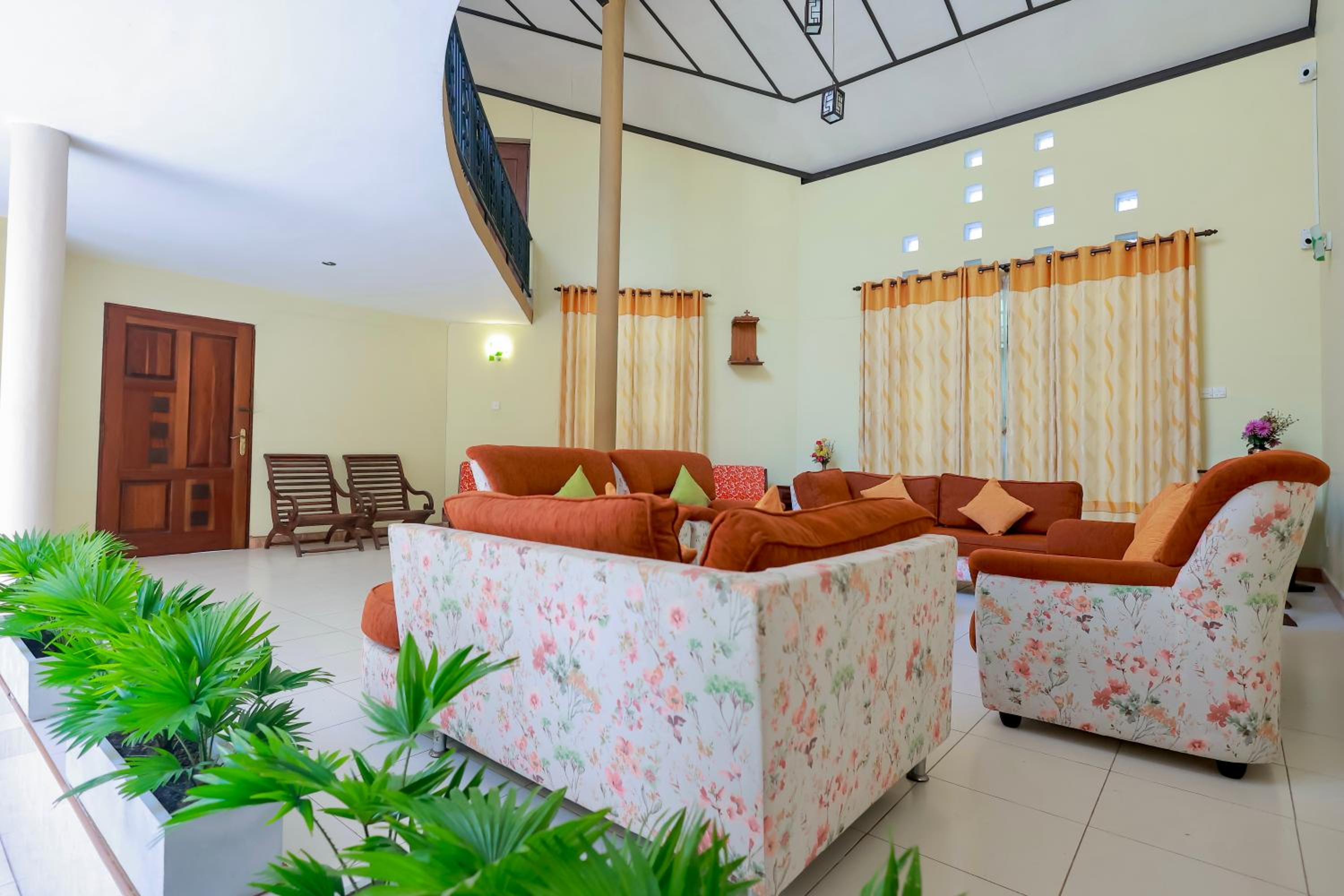 Family Room - Photo 8