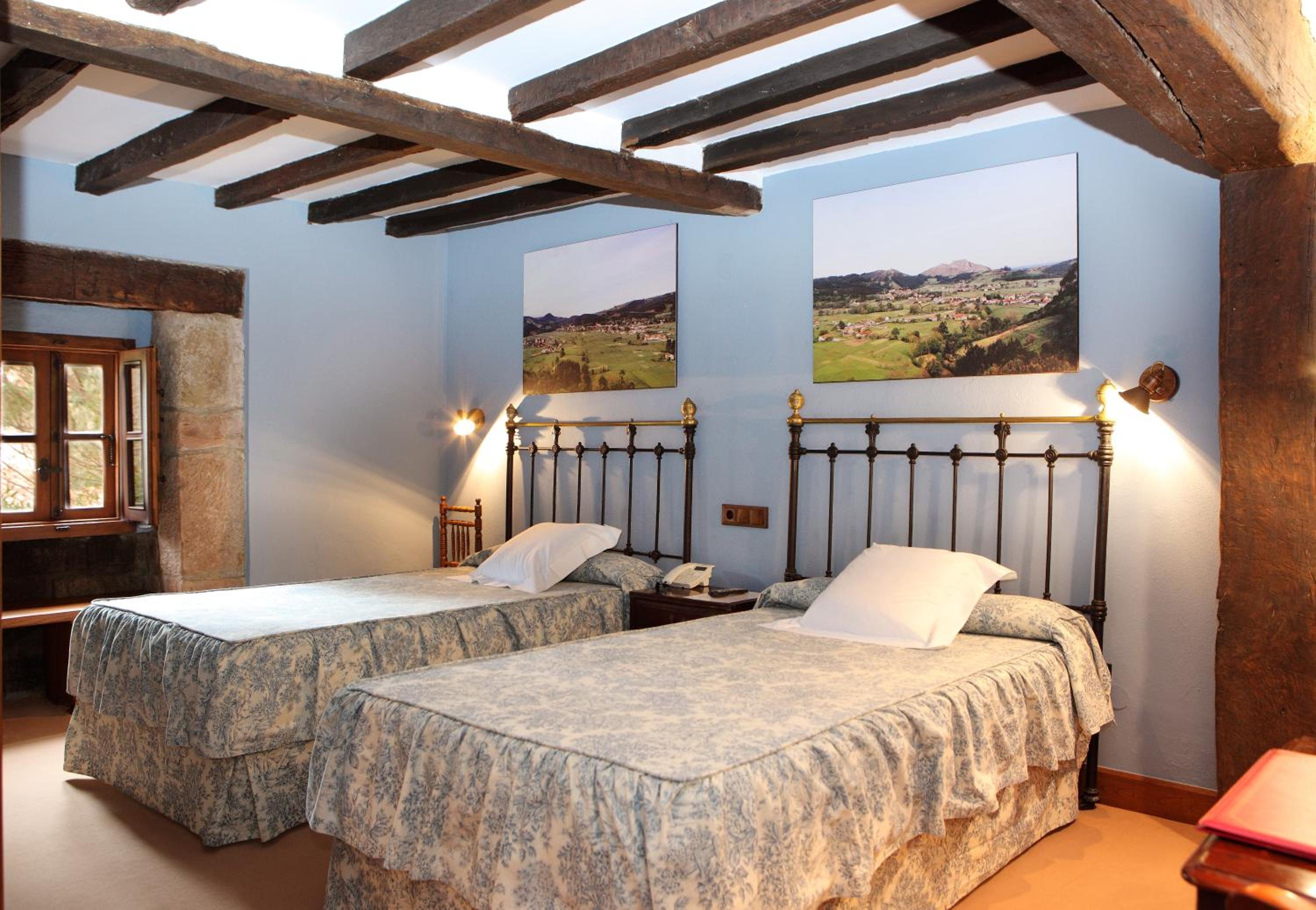 Double or Twin Room - Photo 4