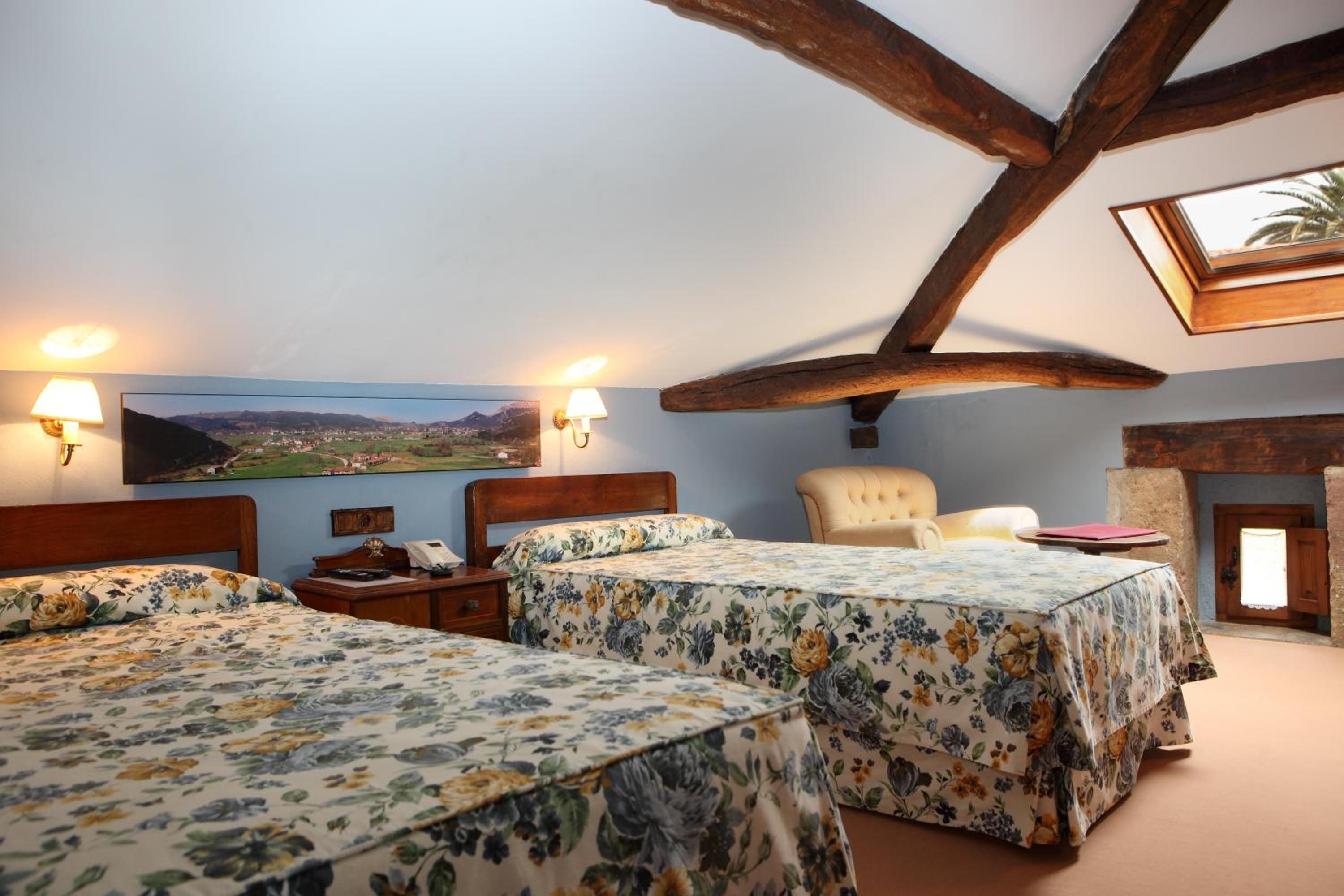 Double or Twin Room - Photo 13