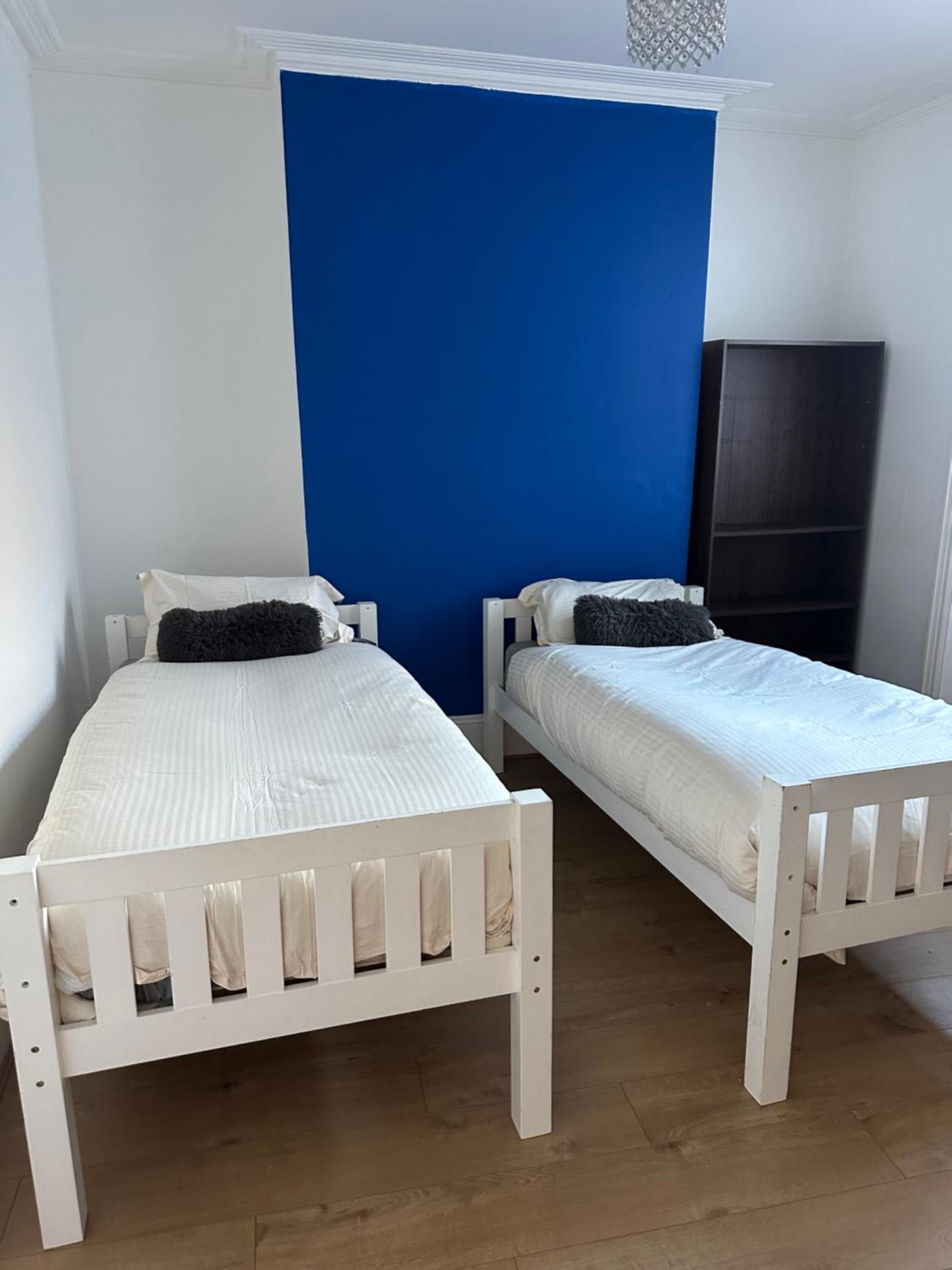 Standard Twin Room with Shared Bathroom photo 1