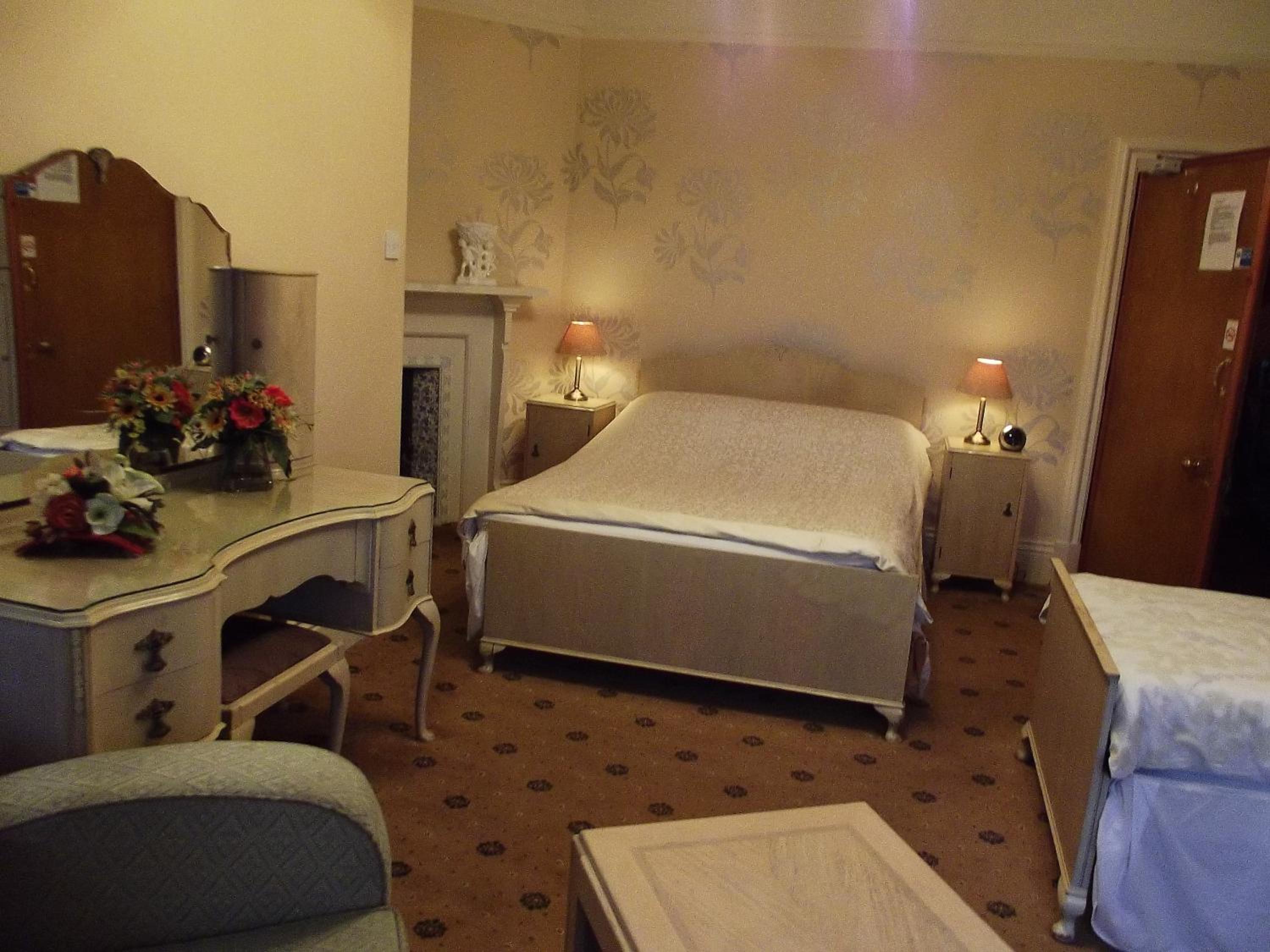 Twin Room with Private Bathroom