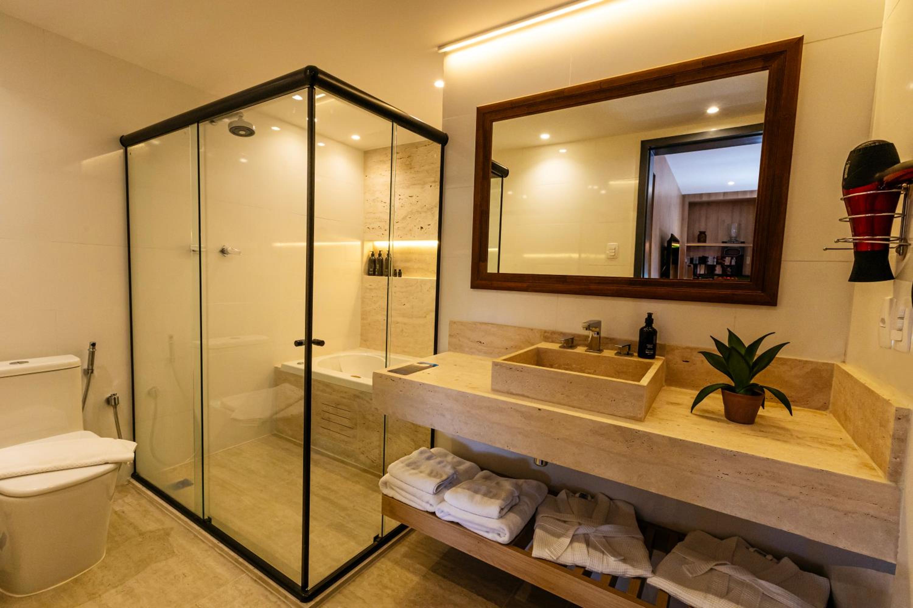 Del Mar Hotel — King Suite with Spa Bath
