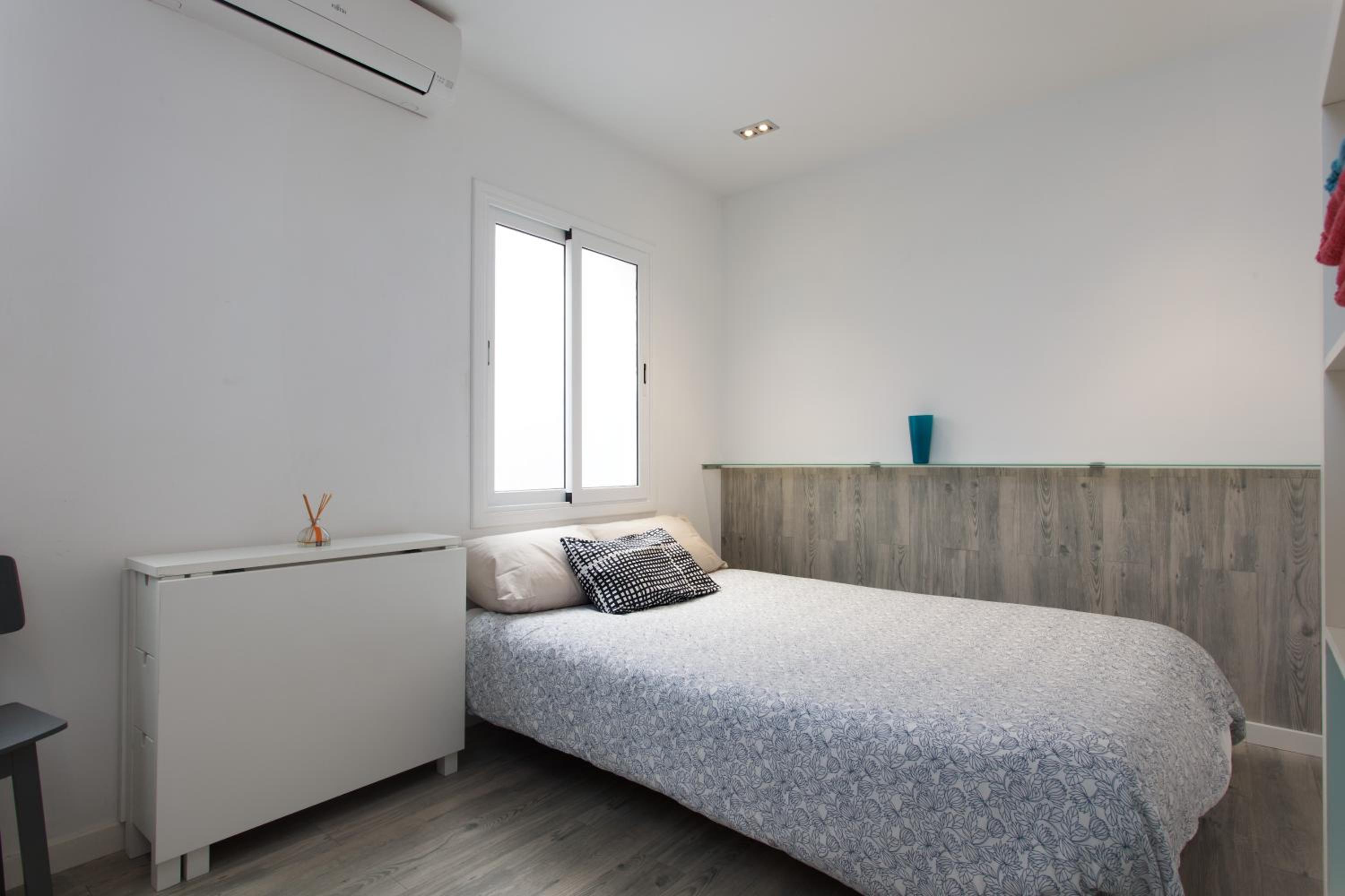 One-Bedroom Apartment photo 2