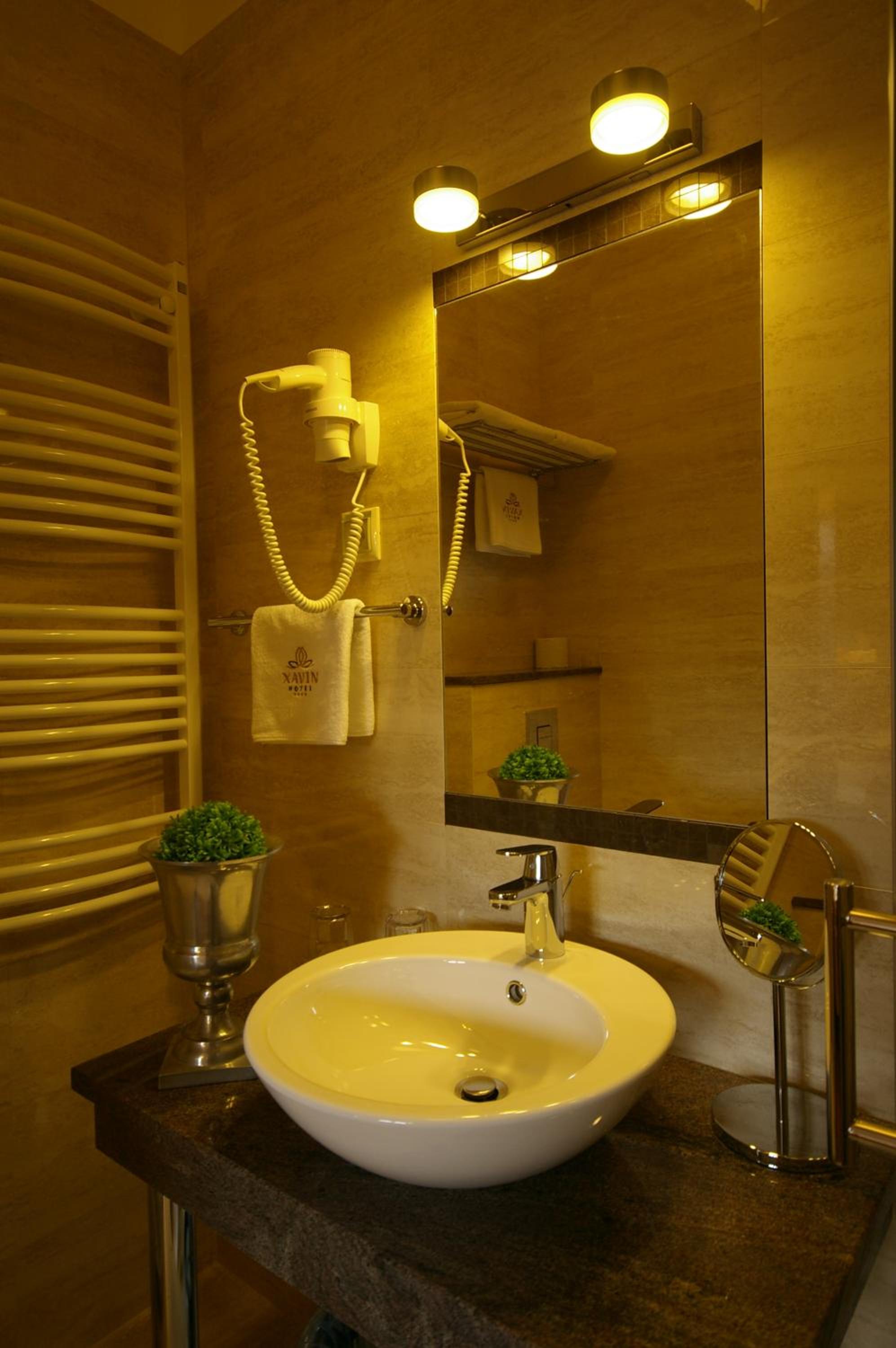 Double or Twin Room - Photo 8