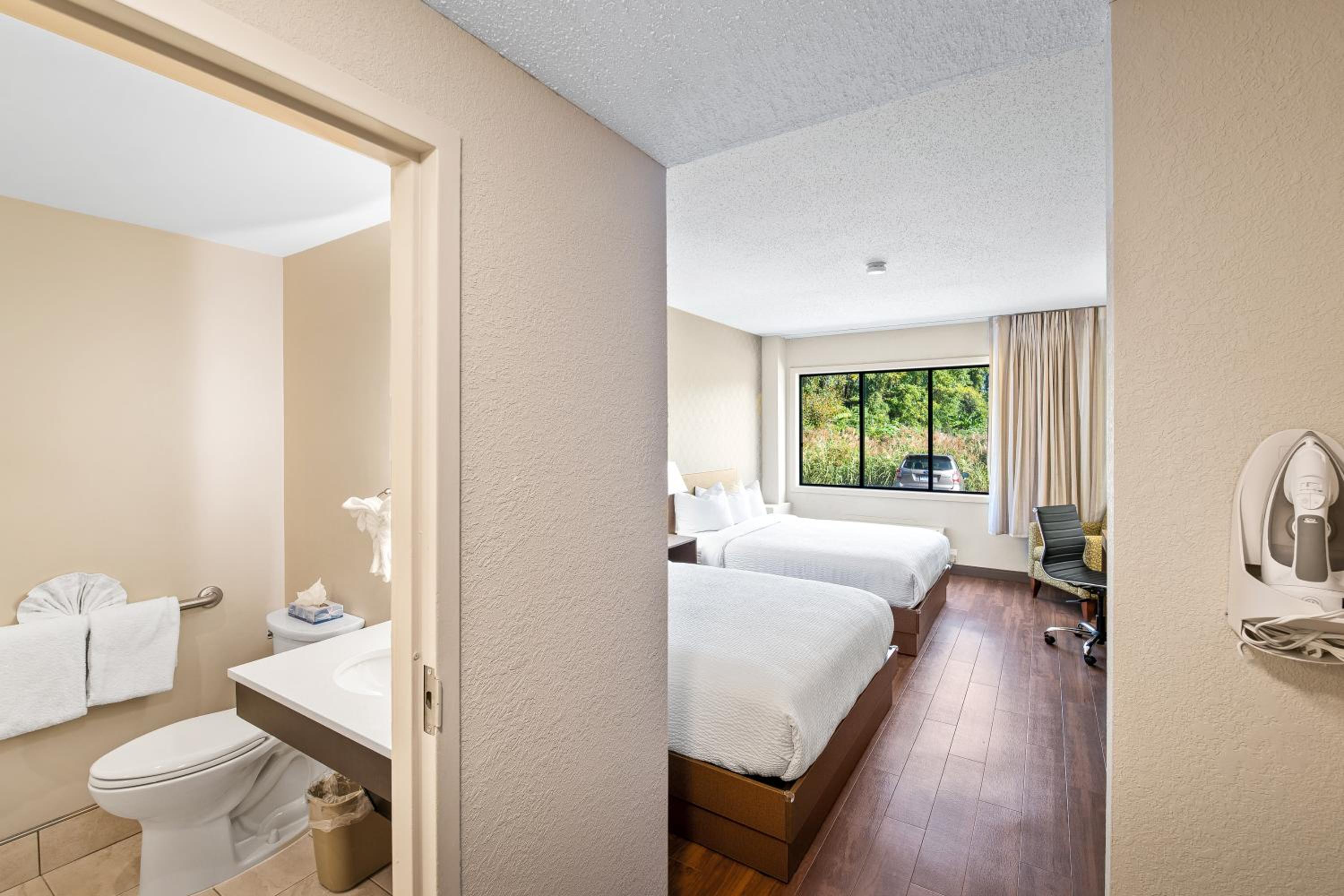 Queen Room - Disability Access photo 2