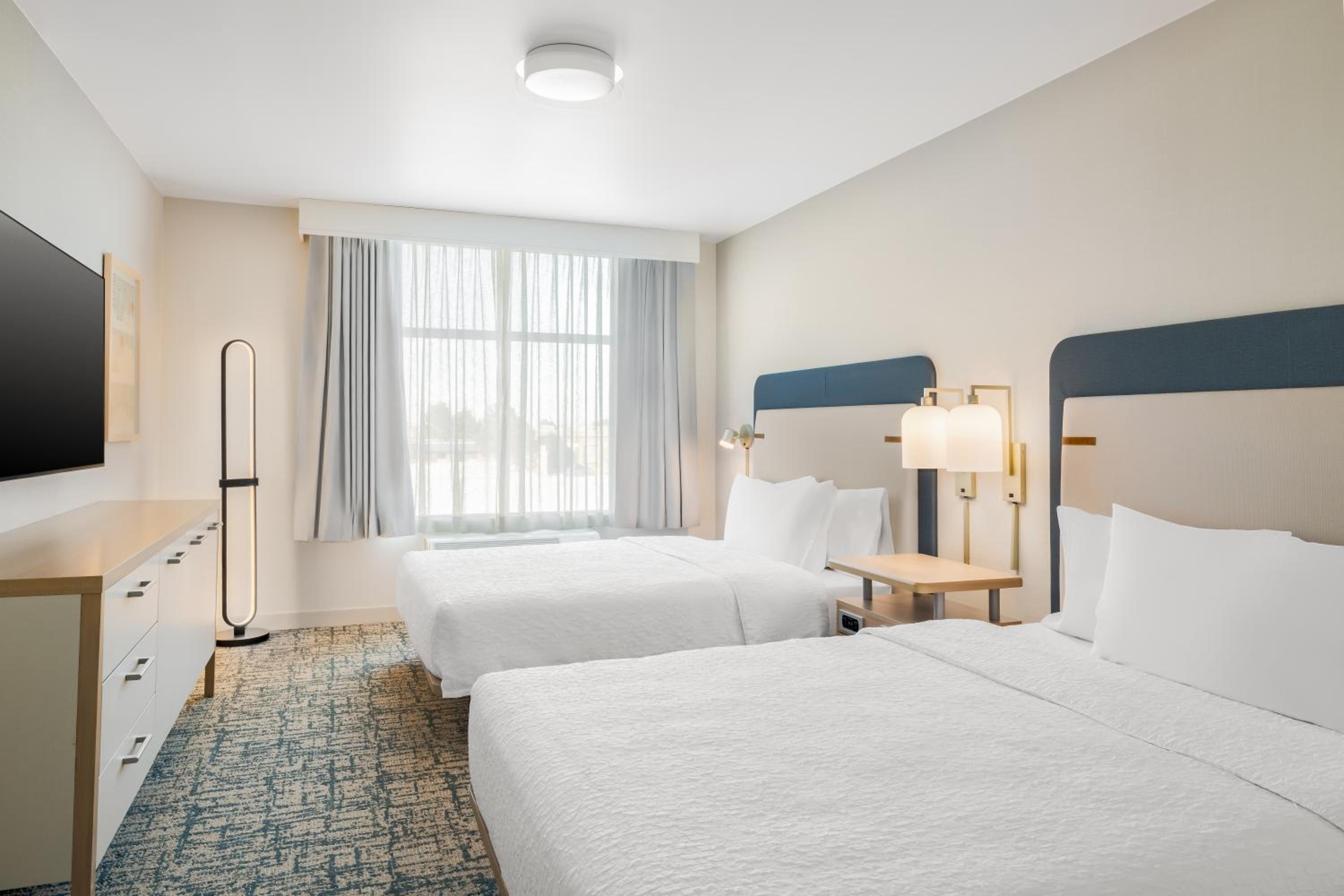 Queen Suite with Two Queen Beds - Hearing Accessible - Photo 4