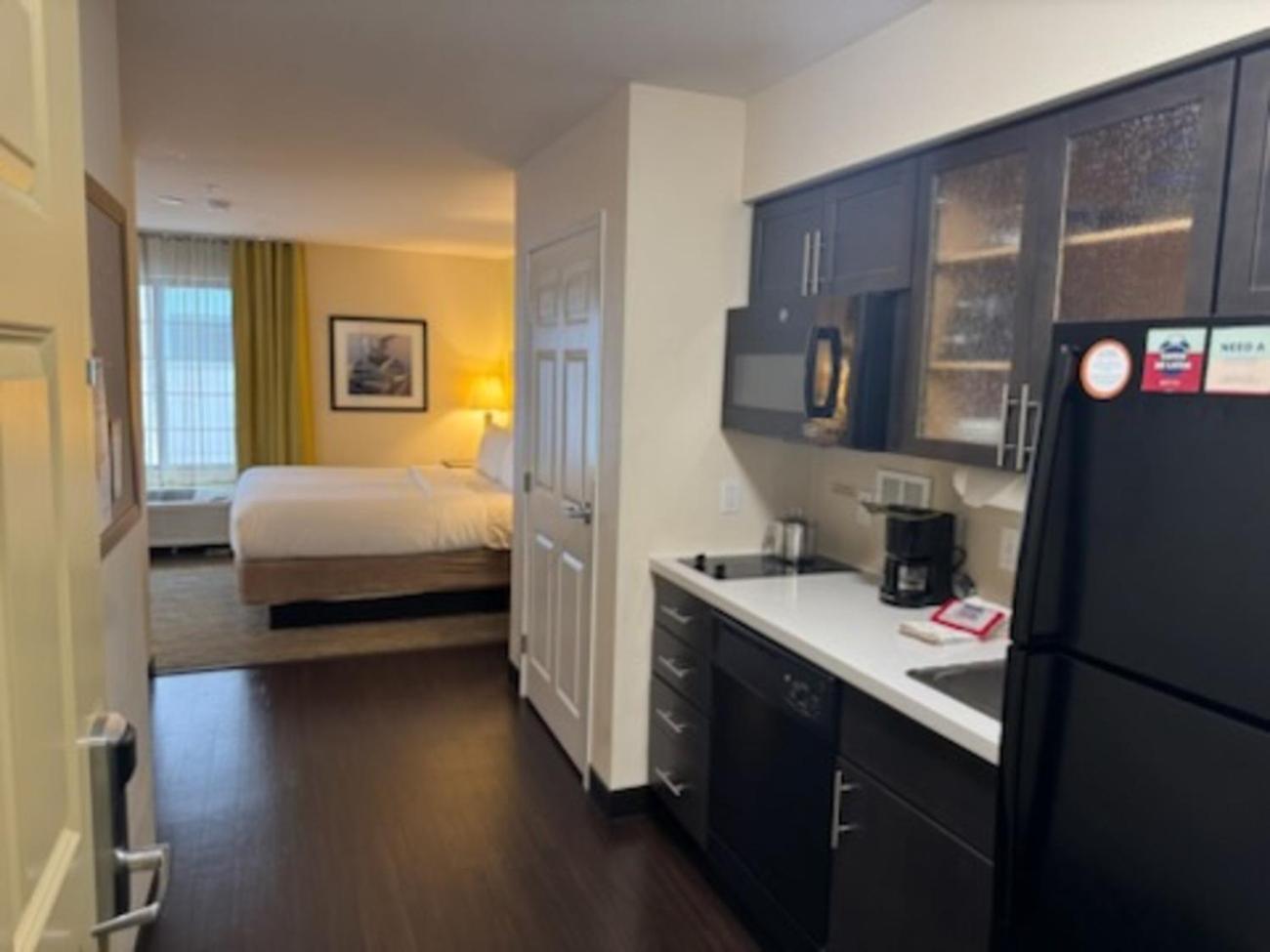 One-Bedroom Queen Suite
