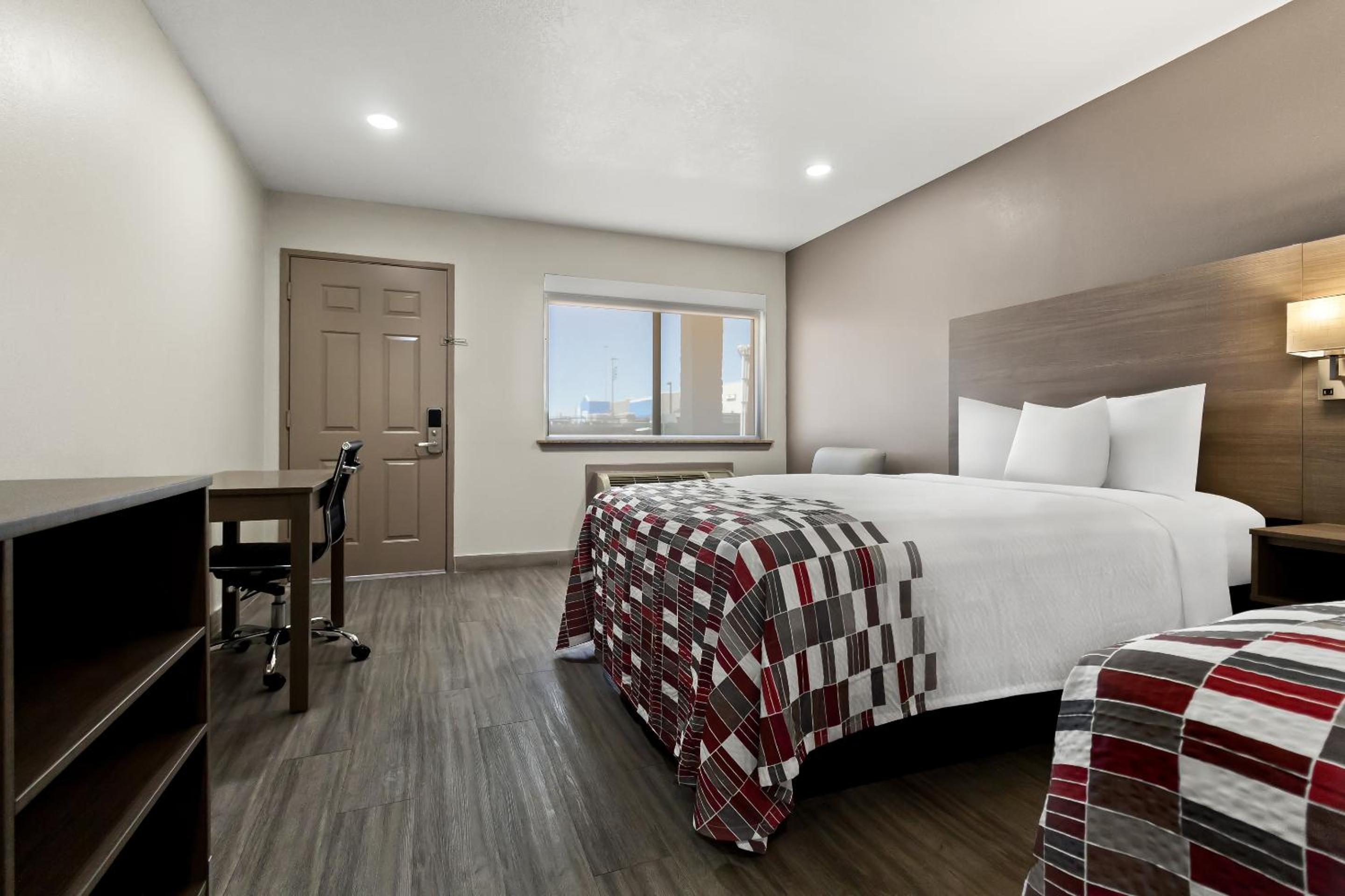 Deluxe Queen Room with Two Queen Beds Disability Access Non-Smoking - Photo 2