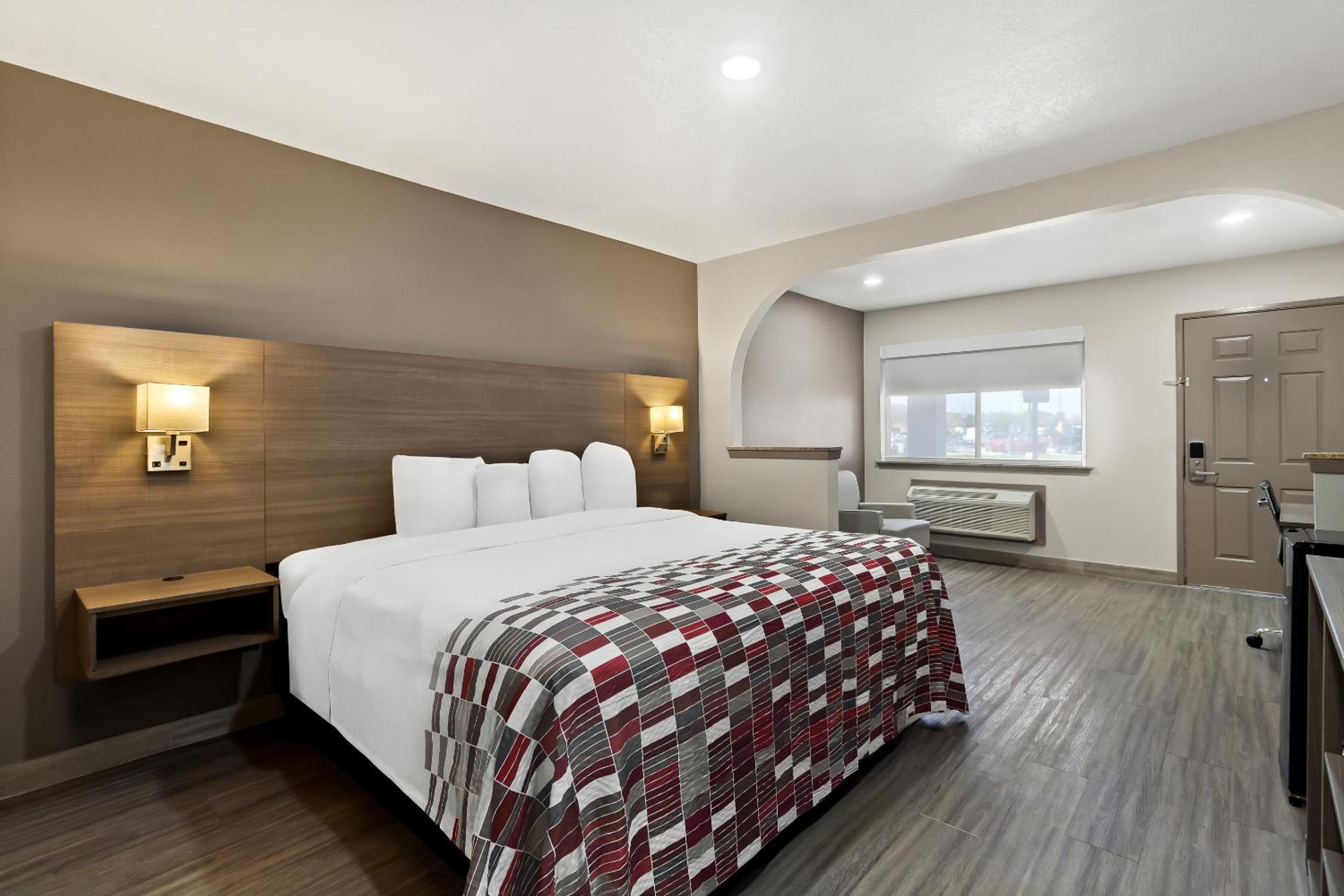 Superior King Room Disability Access Non-Smoking  - Photo 1