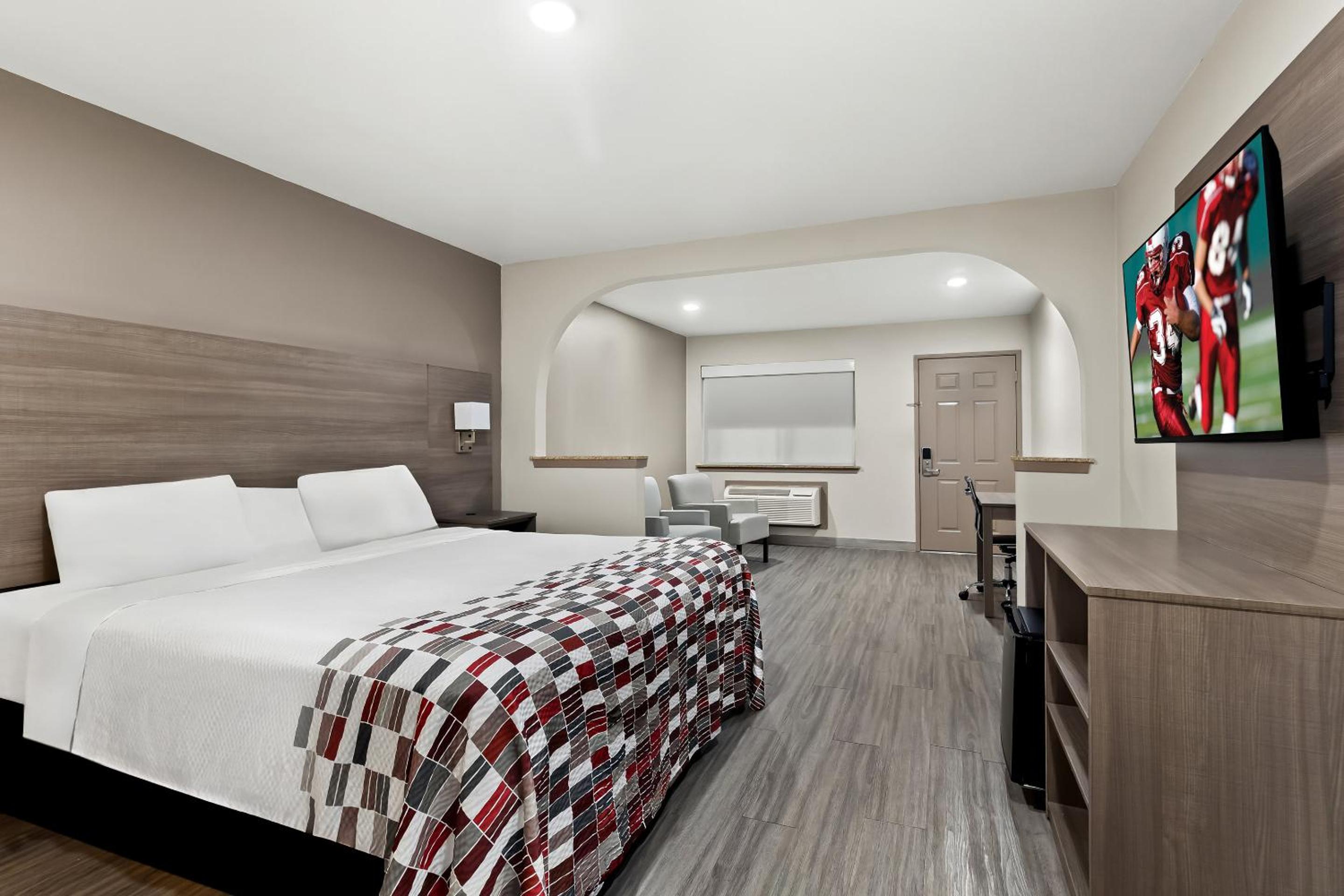 Superior King Room with Jetted Tub Non-Smoking - Photo 1