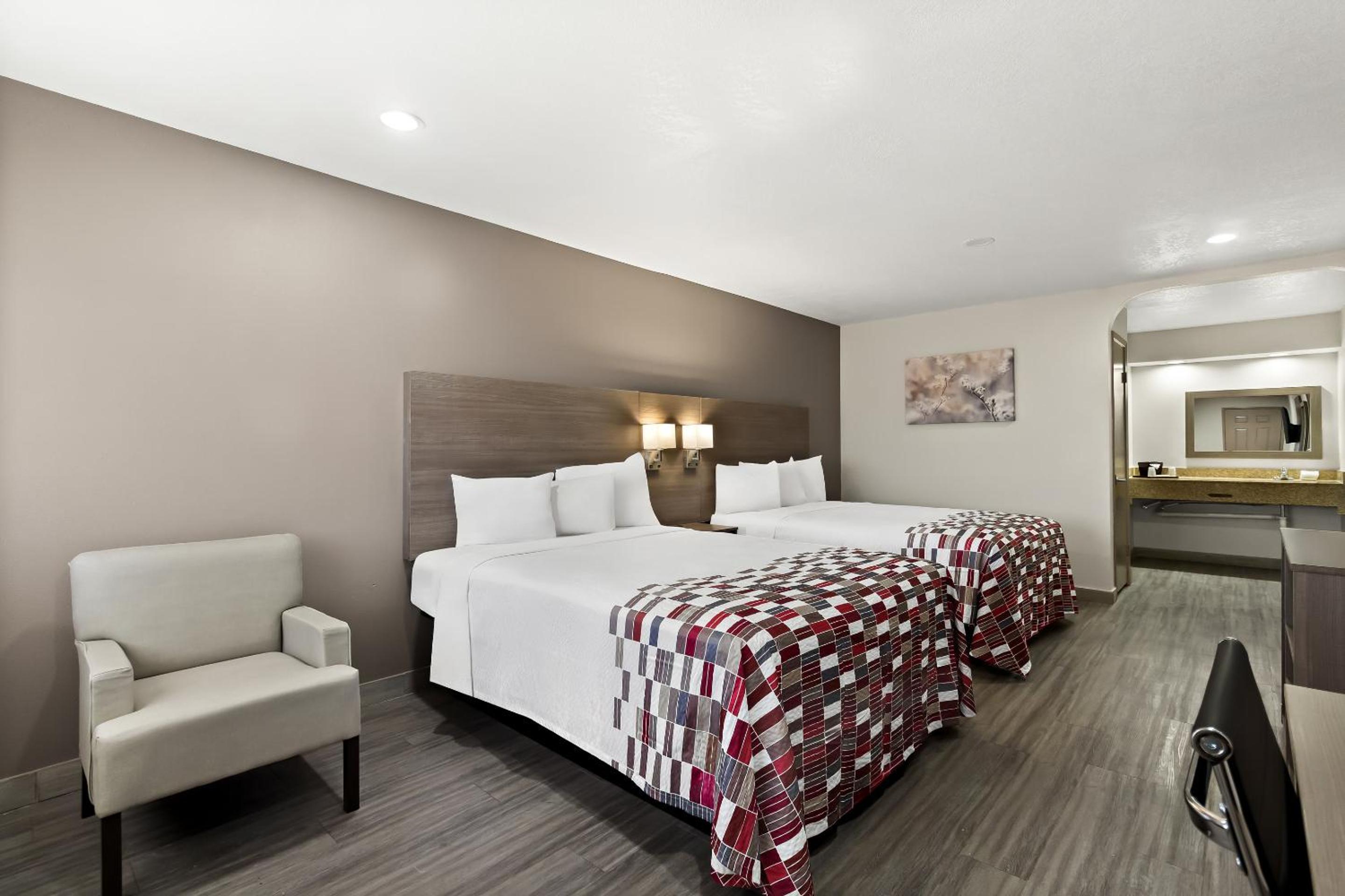 Deluxe Queen Room with Two Queen Beds Disability Access Non-Smoking - Photo 1
