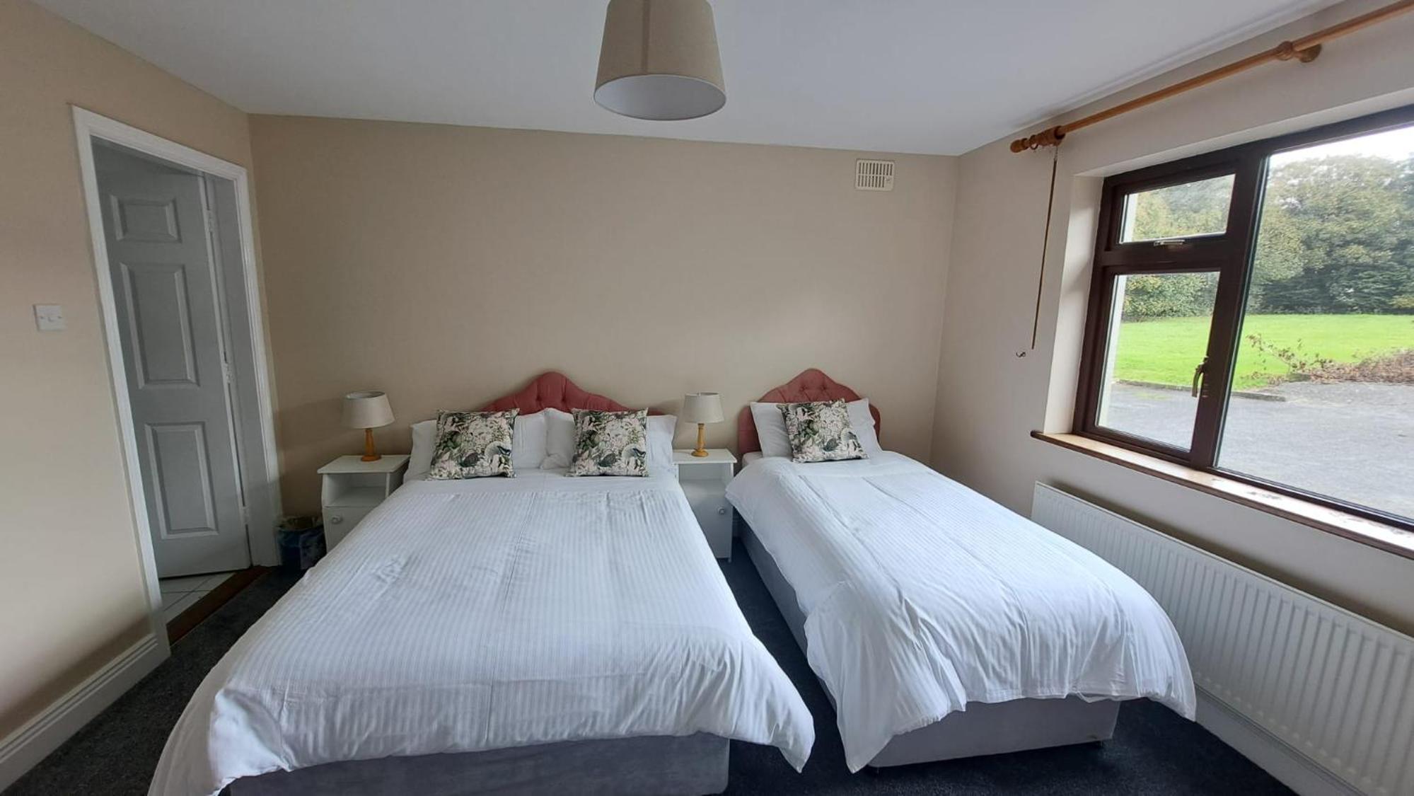 Double Room with Extra Bed photo 2