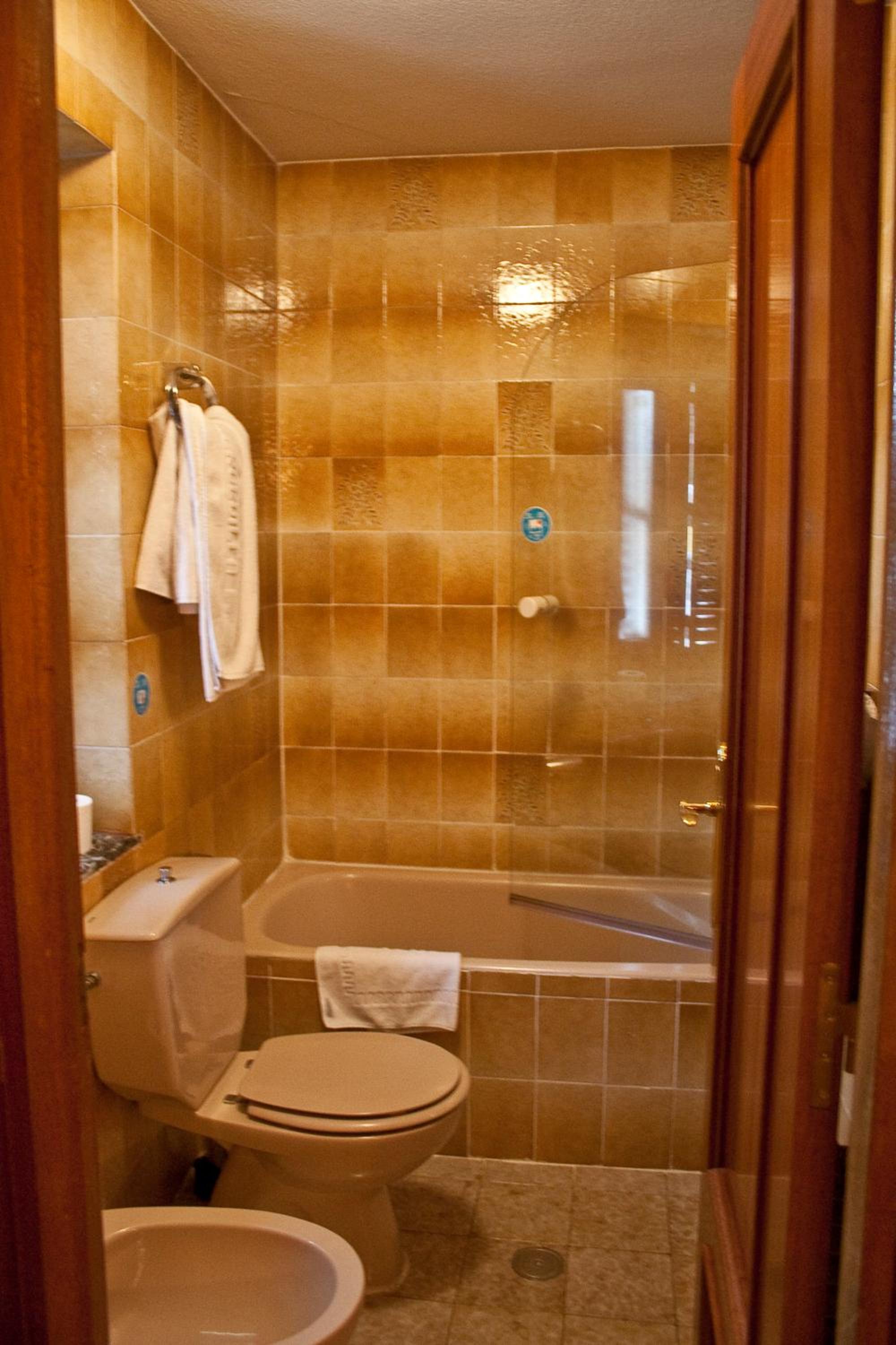 Double or Twin Room - Photo 2