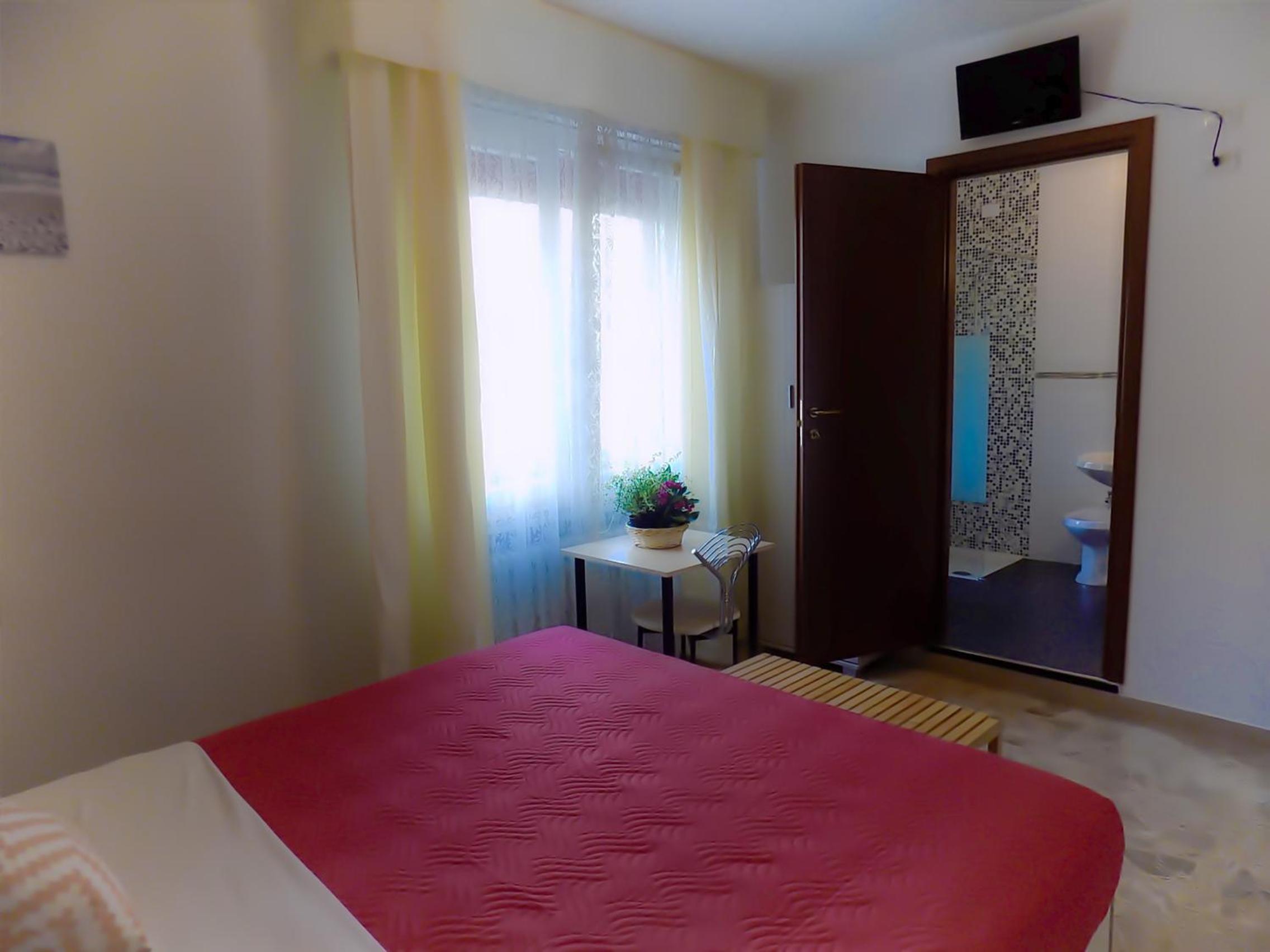 Double or Twin Room with Private Bathroom photo 3