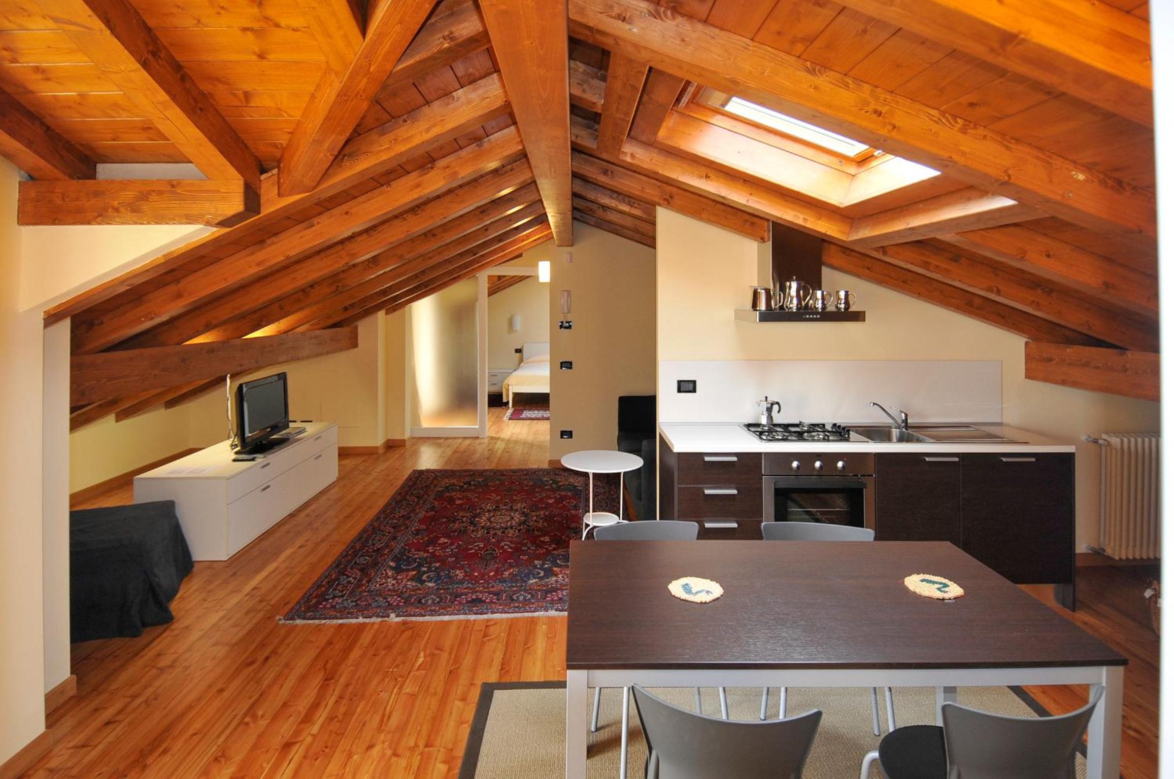 One-Bedroom Apartment with Lake View - Annex - Photo 12