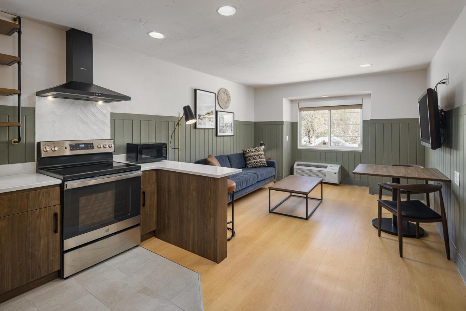 Two-Bedroom Suite - Photo 4