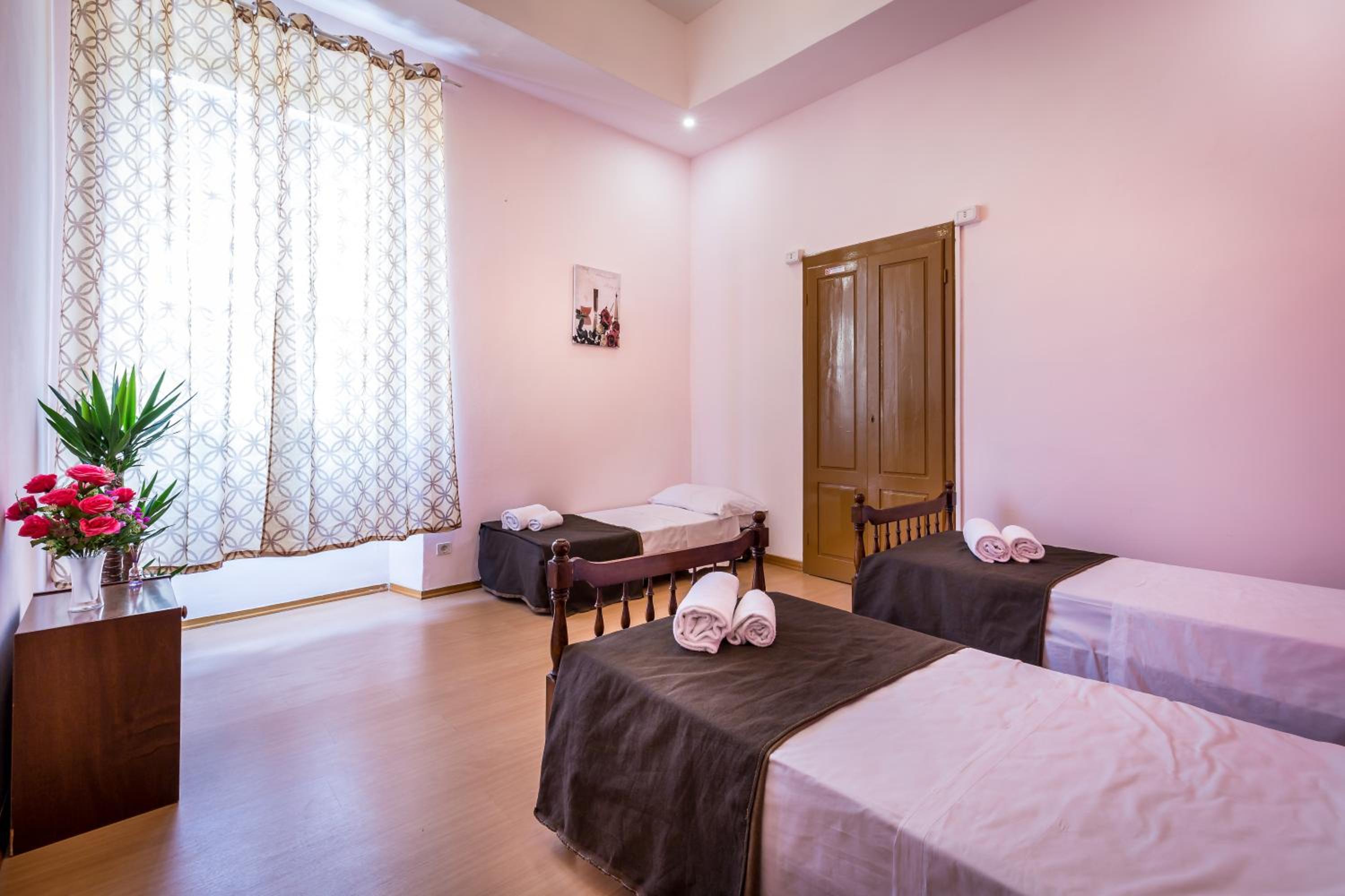 Triple Room with Shared Bathroom photo 3