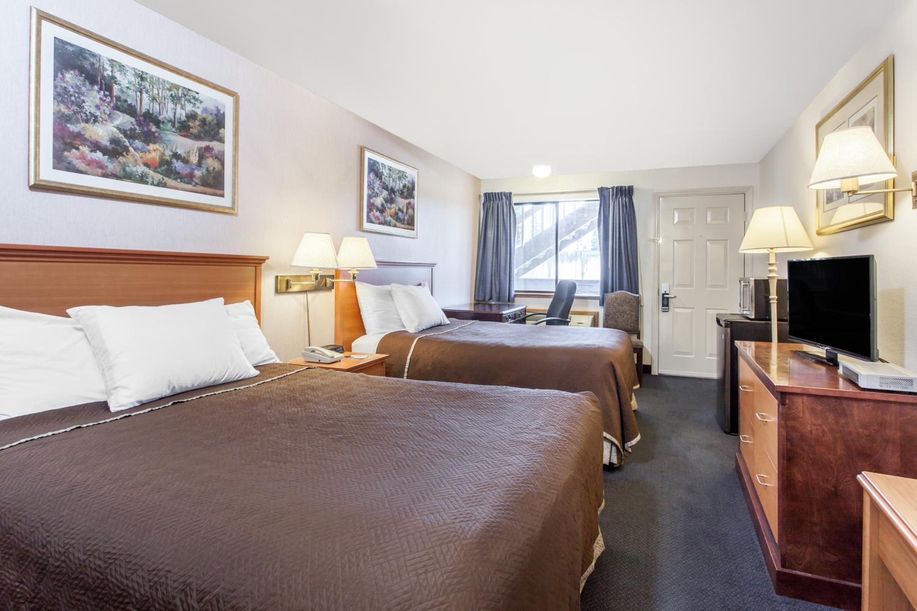 Double Room with Two Double Beds - Mobility Access/Non-Smoking photo 3