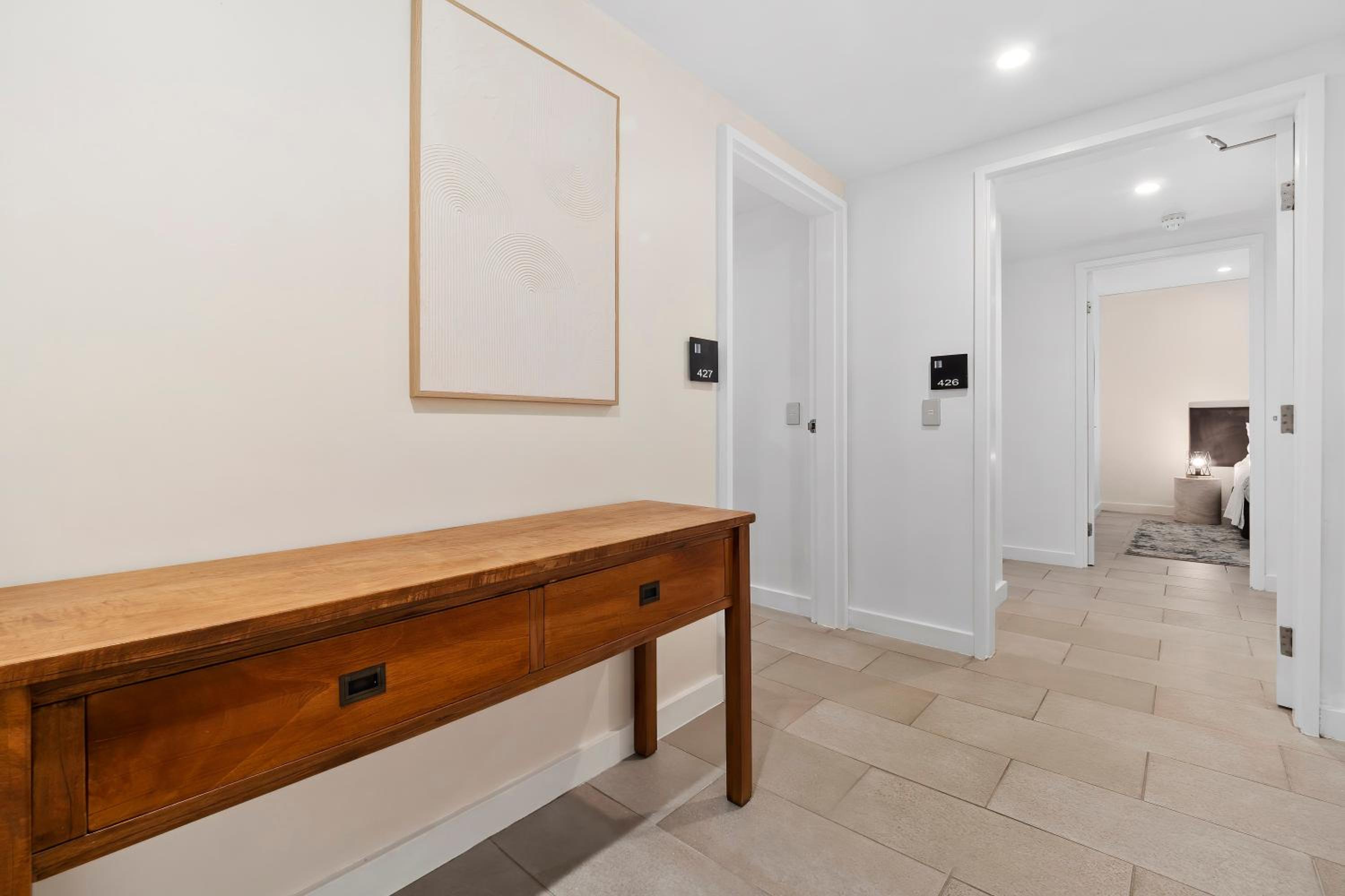 2 Bedroom Apartment with Rooftop 426-7 photo 3