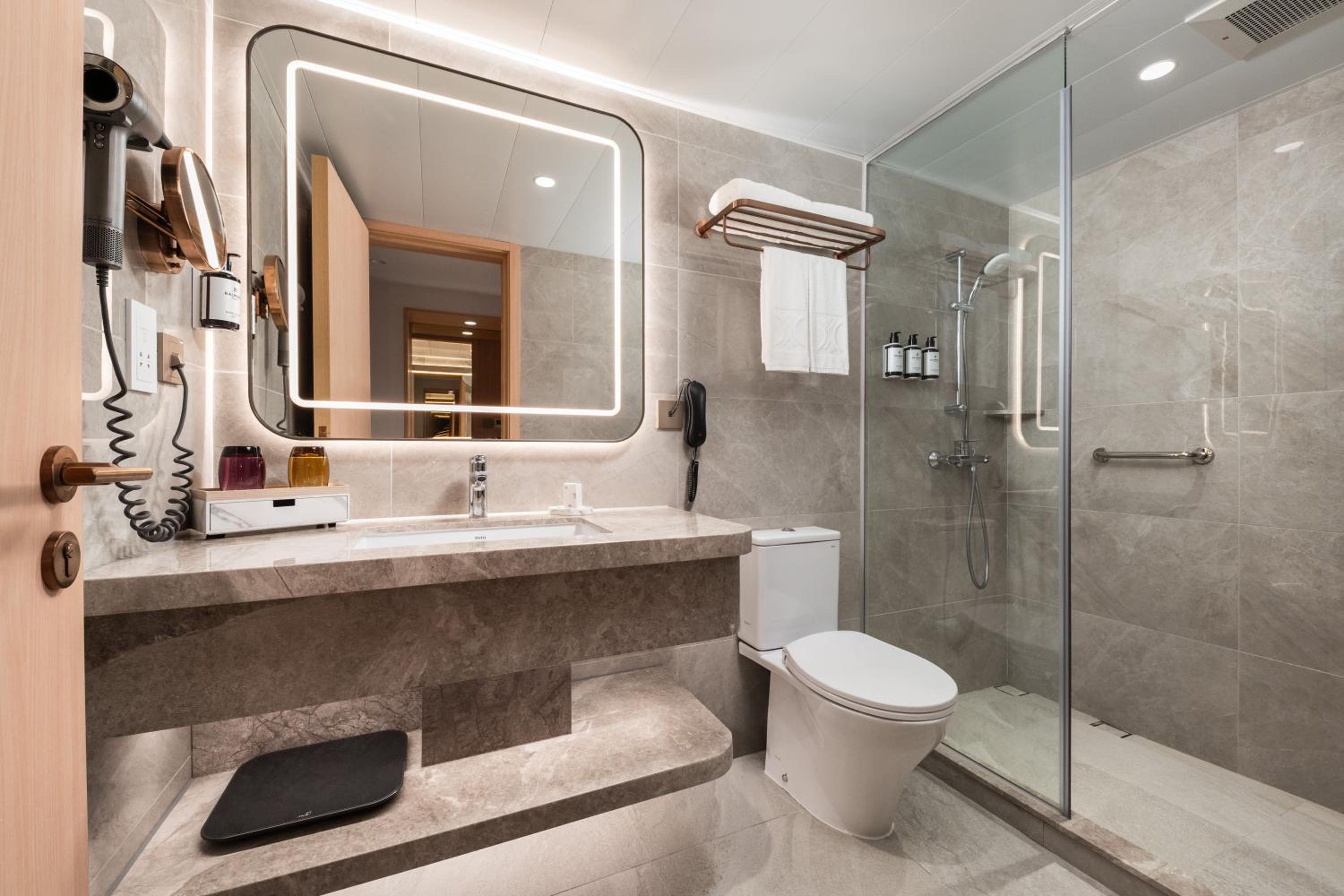 Newly Renovated Deluxe Room with One Double Bed and One Single Bed