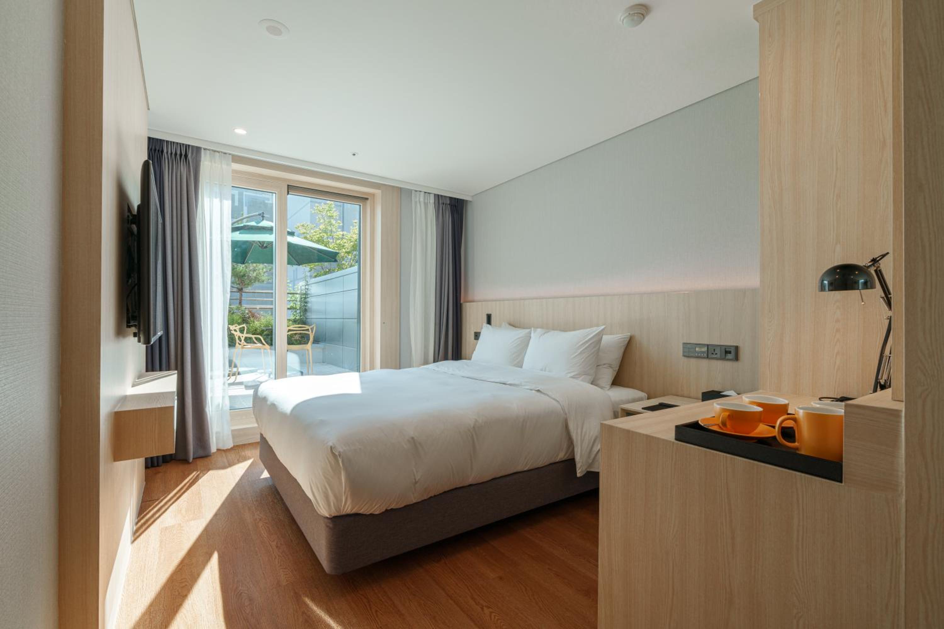 Deluxe Double Room with Balcony photo 2