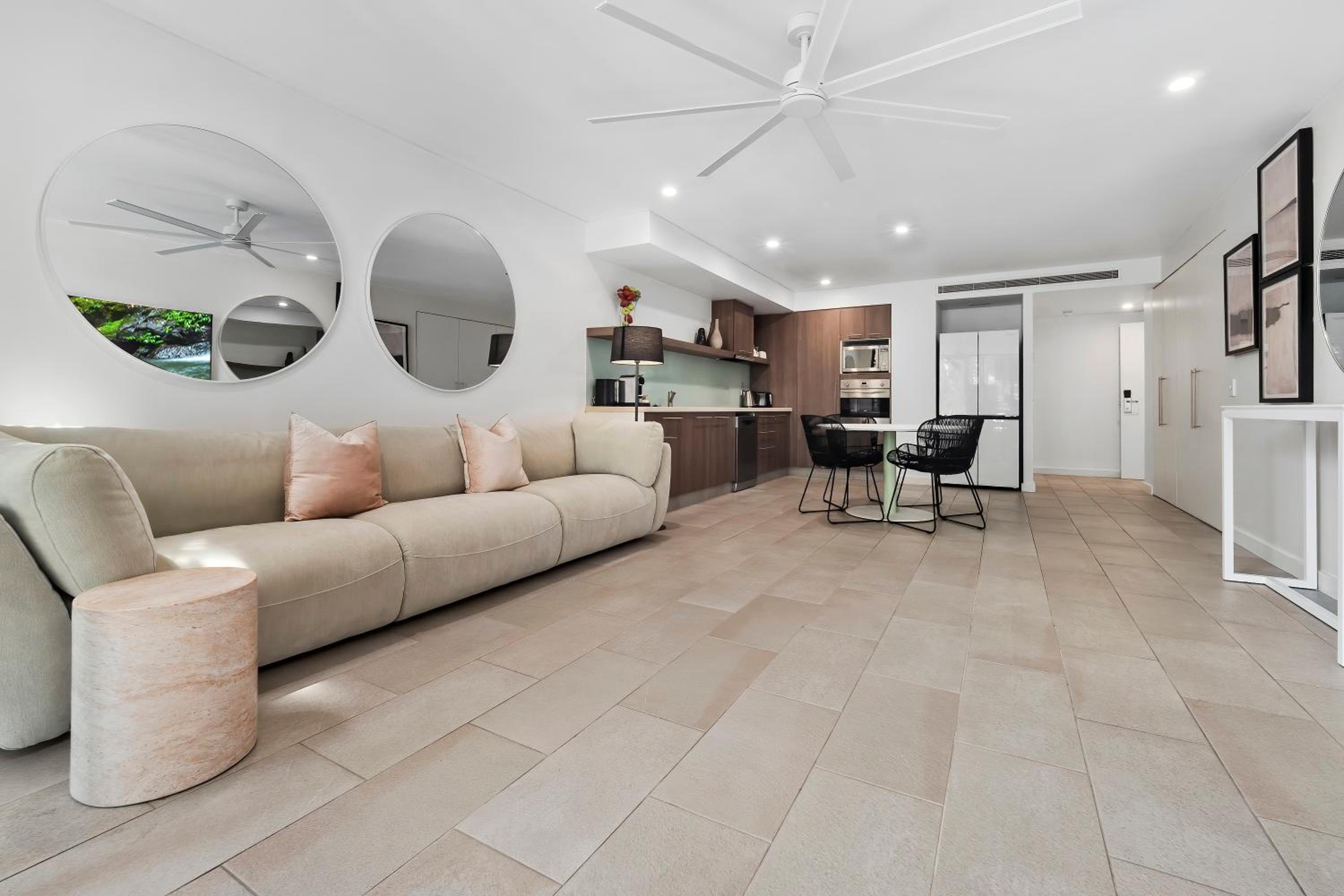 One Bedroom Apartment With Rooftop Spa Bath #426 photo 3