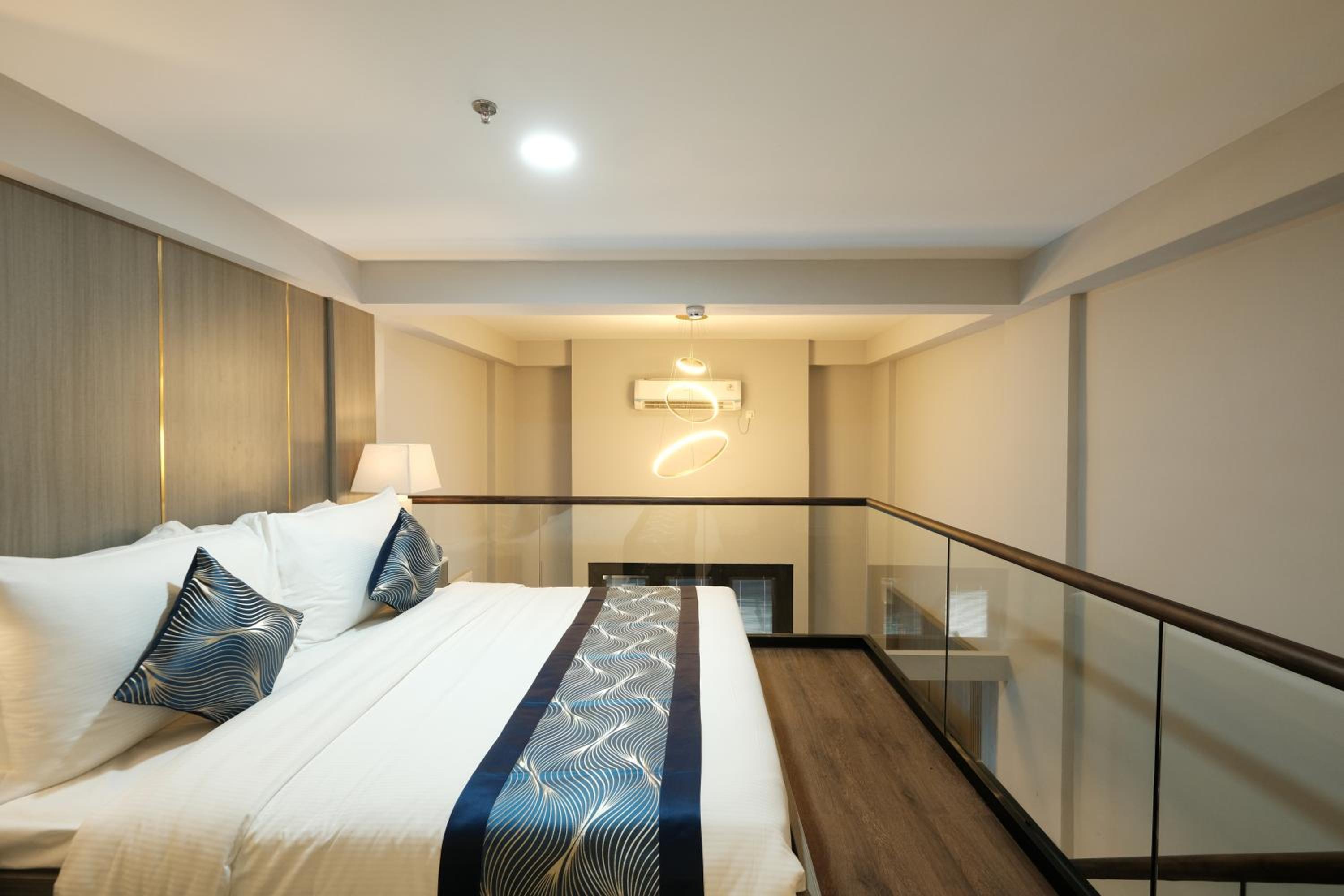 Mezzanine Premier - Photo 5